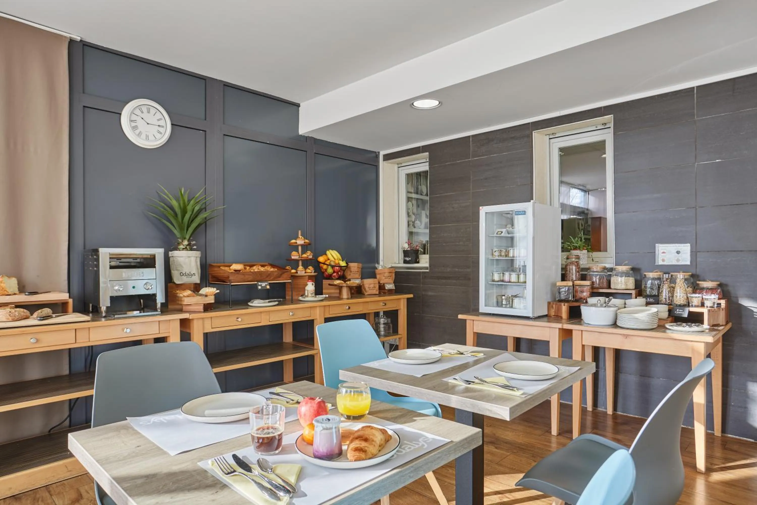 Breakfast in Appart'hôtel Odalys City - Bioparc Lyon Est