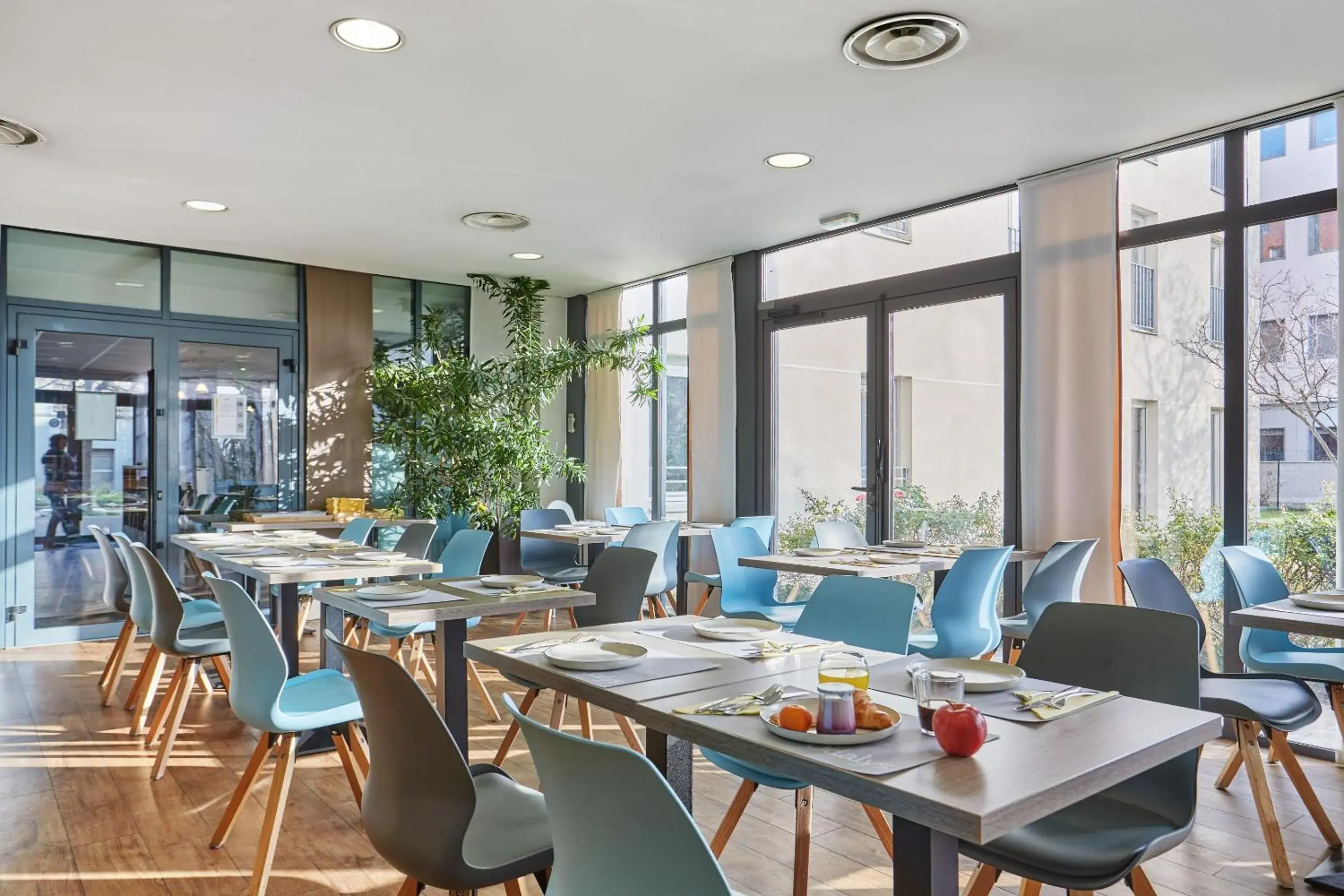 Breakfast in Appart'hôtel Odalys City - Bioparc Lyon Est Breakfast in Appart'hôtel Odalys City - Bioparc Lyon Est