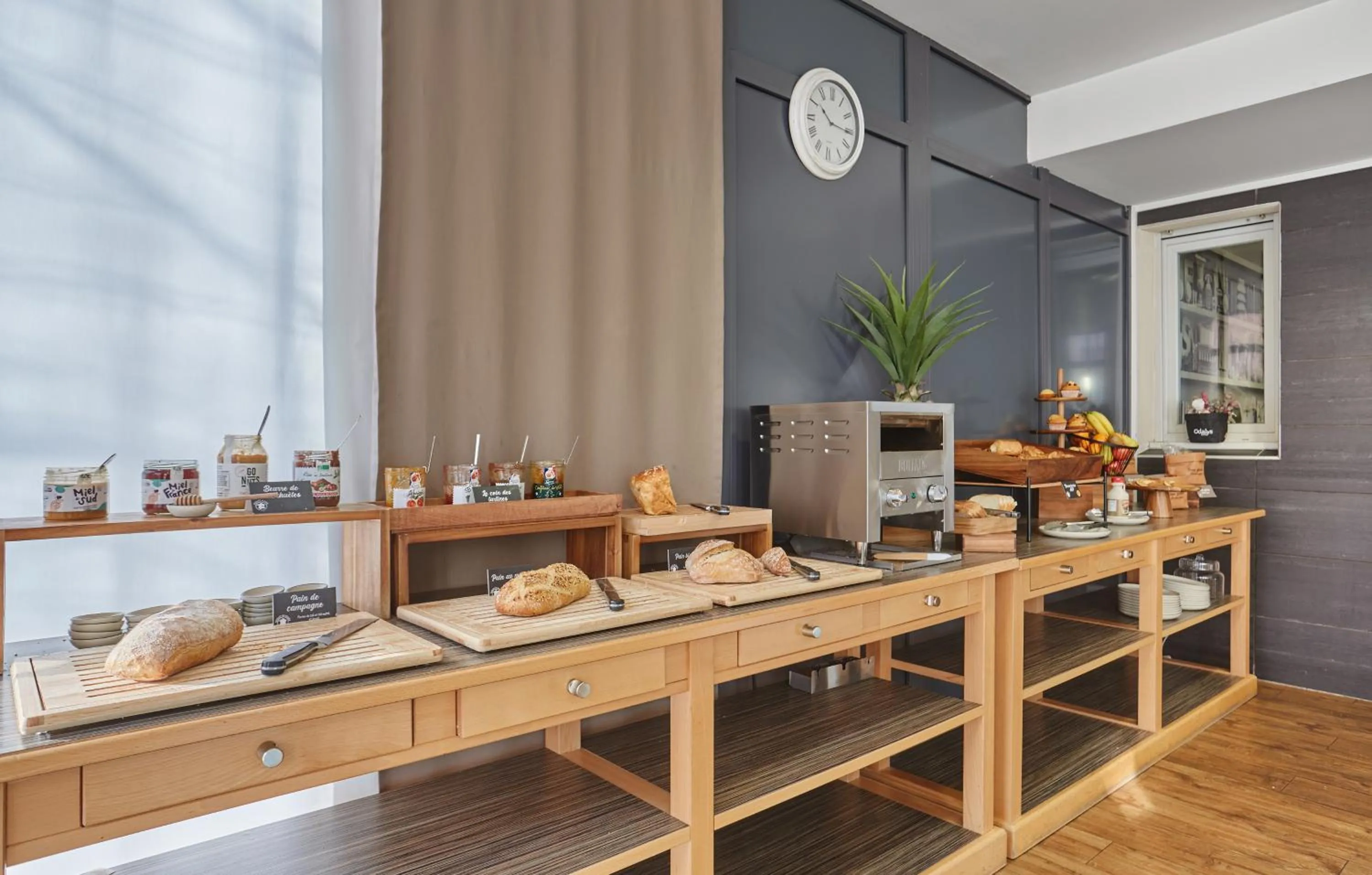 Breakfast in Appart'hôtel Odalys City - Bioparc Lyon Est