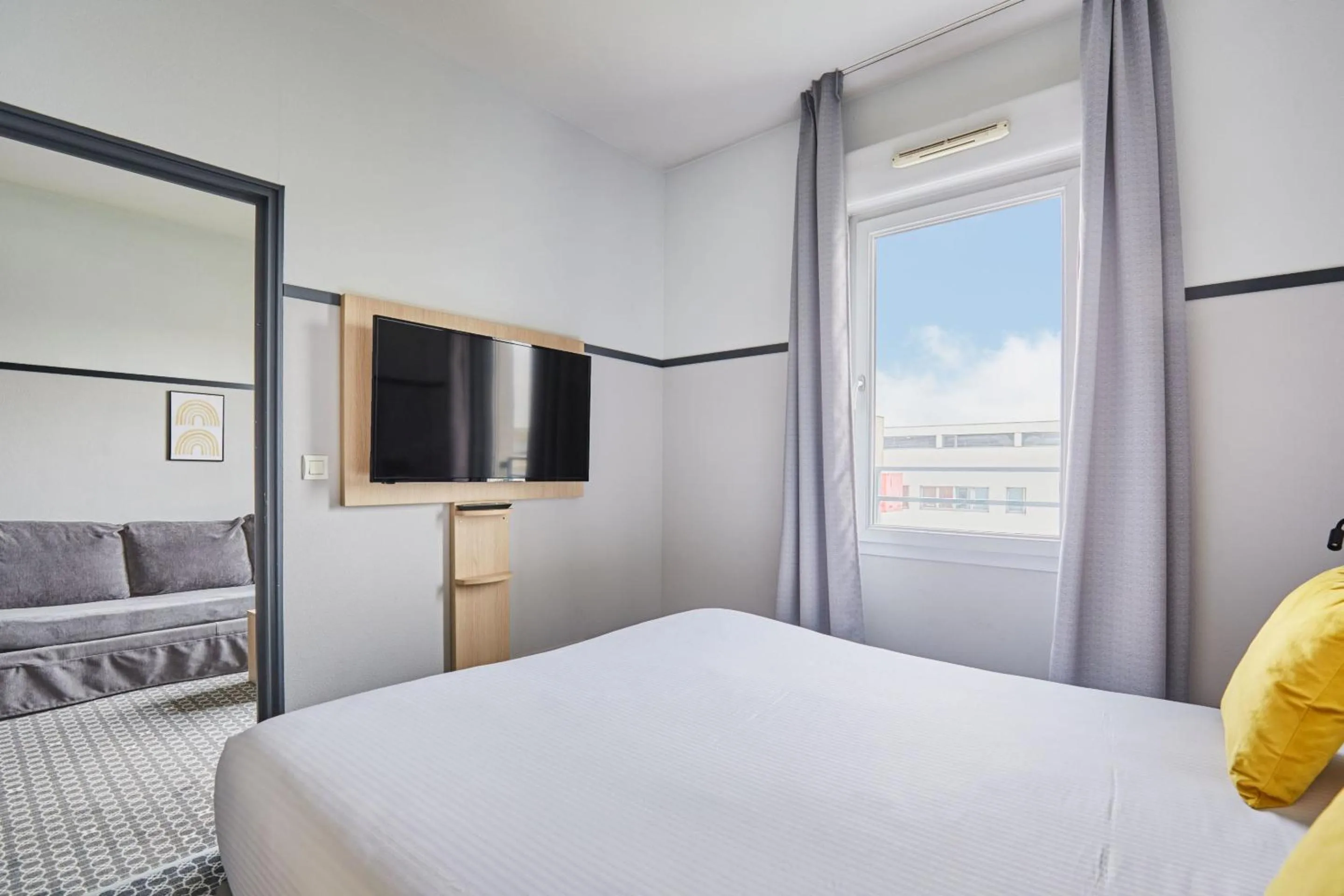 Bed in Appart'hôtel Odalys City - Bioparc Lyon Est