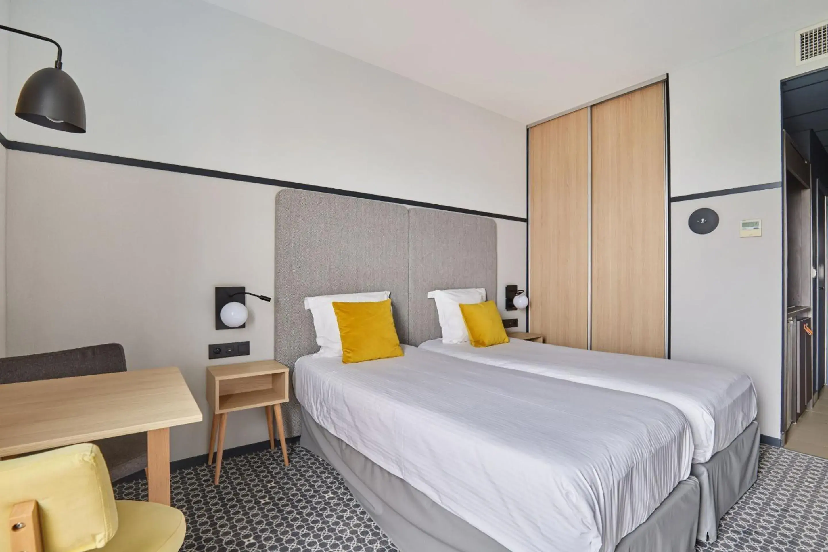 Bed in Appart'hôtel Odalys City - Bioparc Lyon Est Bed in Appart'hôtel Odalys City - Bioparc Lyon Est