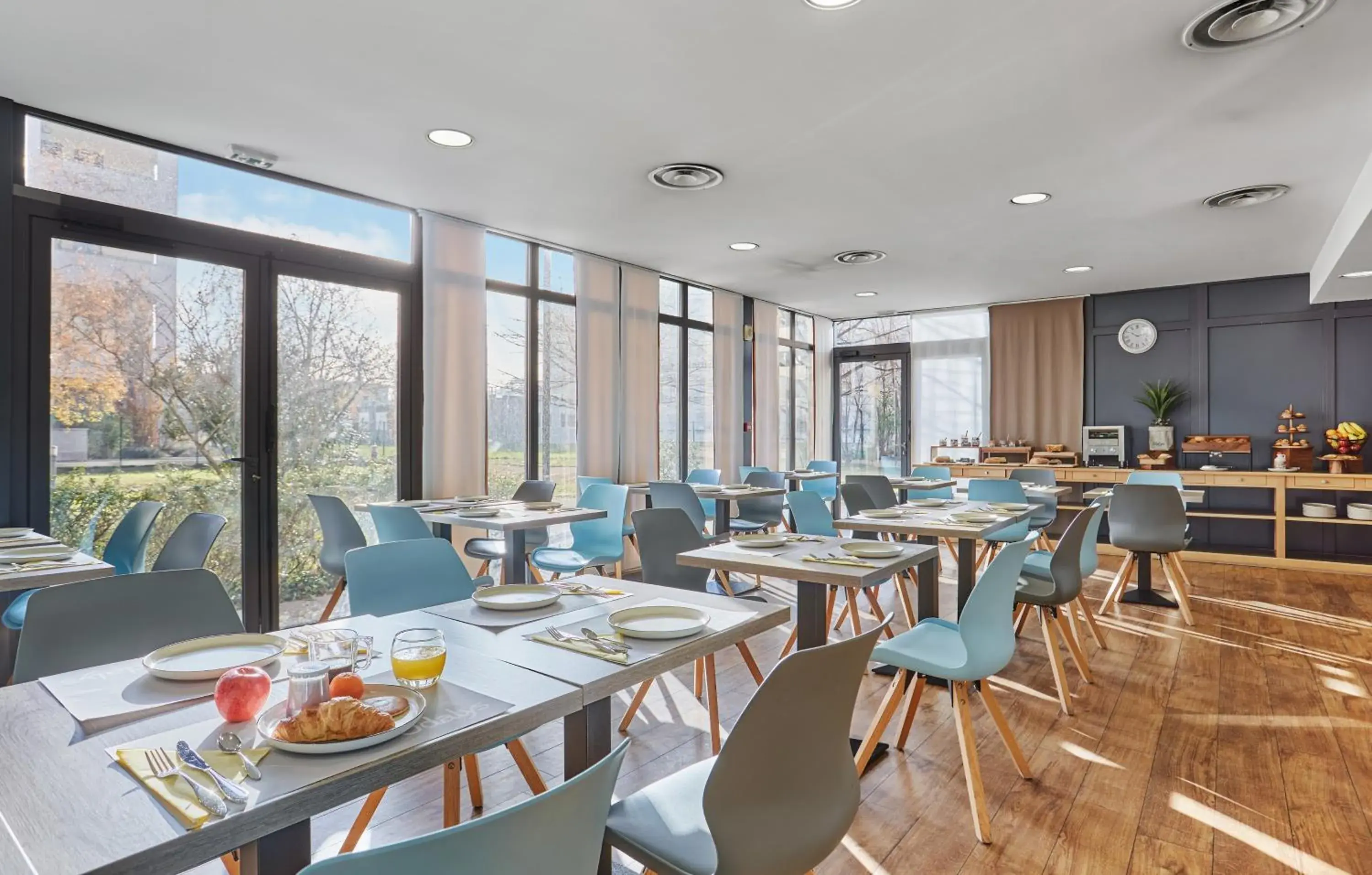 Breakfast in Appart'hôtel Odalys City - Bioparc Lyon Est Breakfast in Appart'hôtel Odalys City - Bioparc Lyon Est