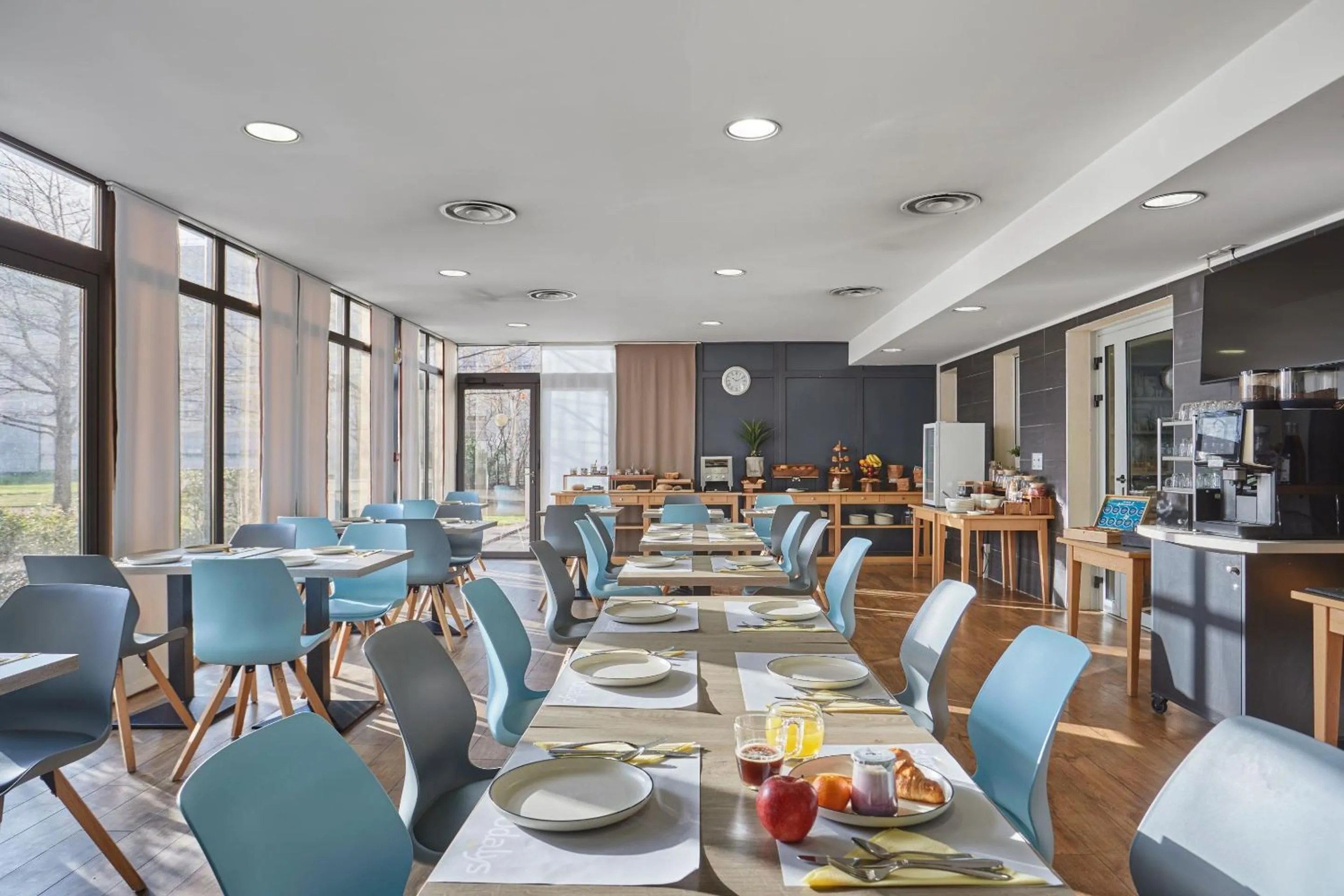 Breakfast in Appart'hôtel Odalys City - Bioparc Lyon Est