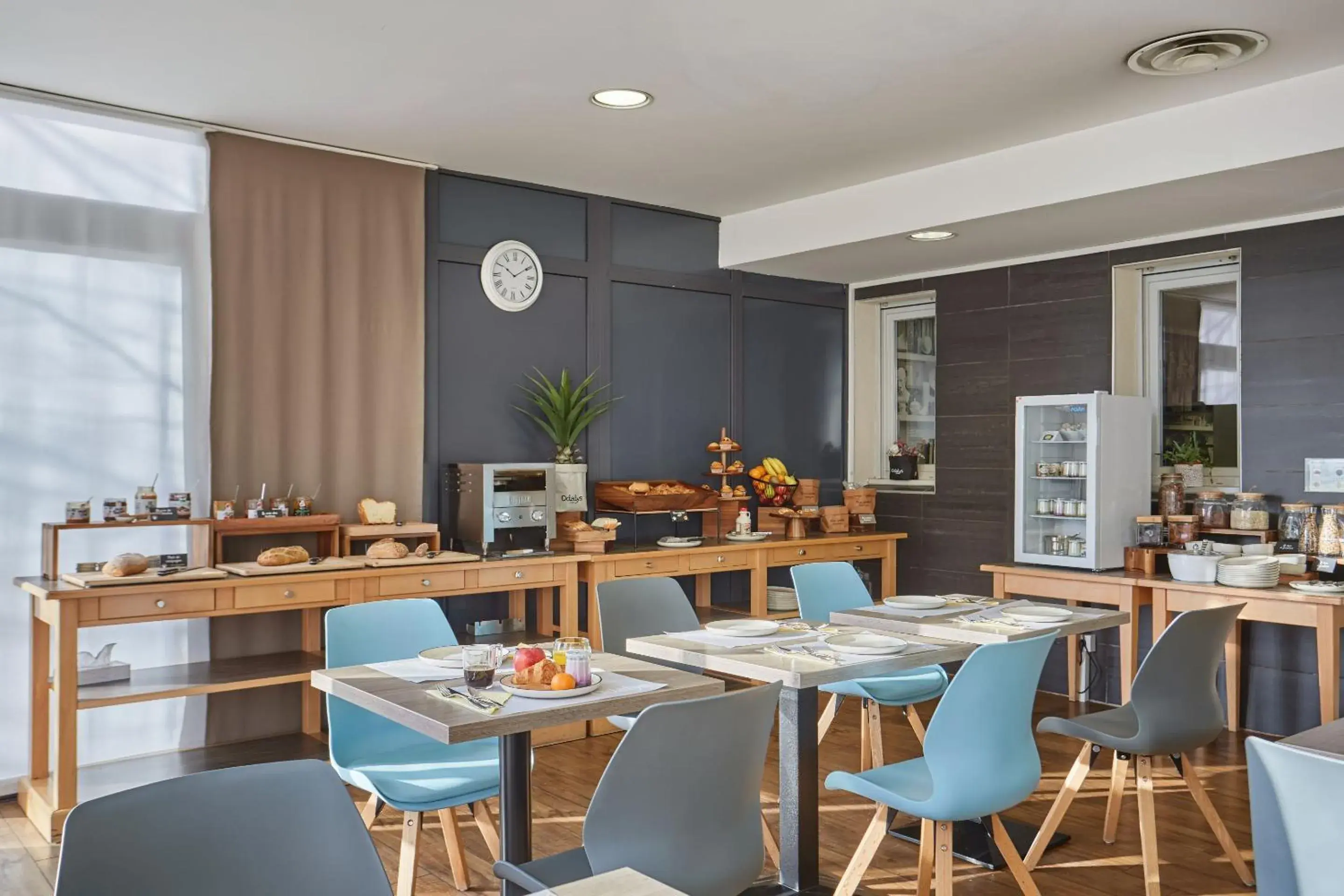 Breakfast in Appart'hôtel Odalys City - Bioparc Lyon Est Breakfast in Appart'hôtel Odalys City - Bioparc Lyon Est