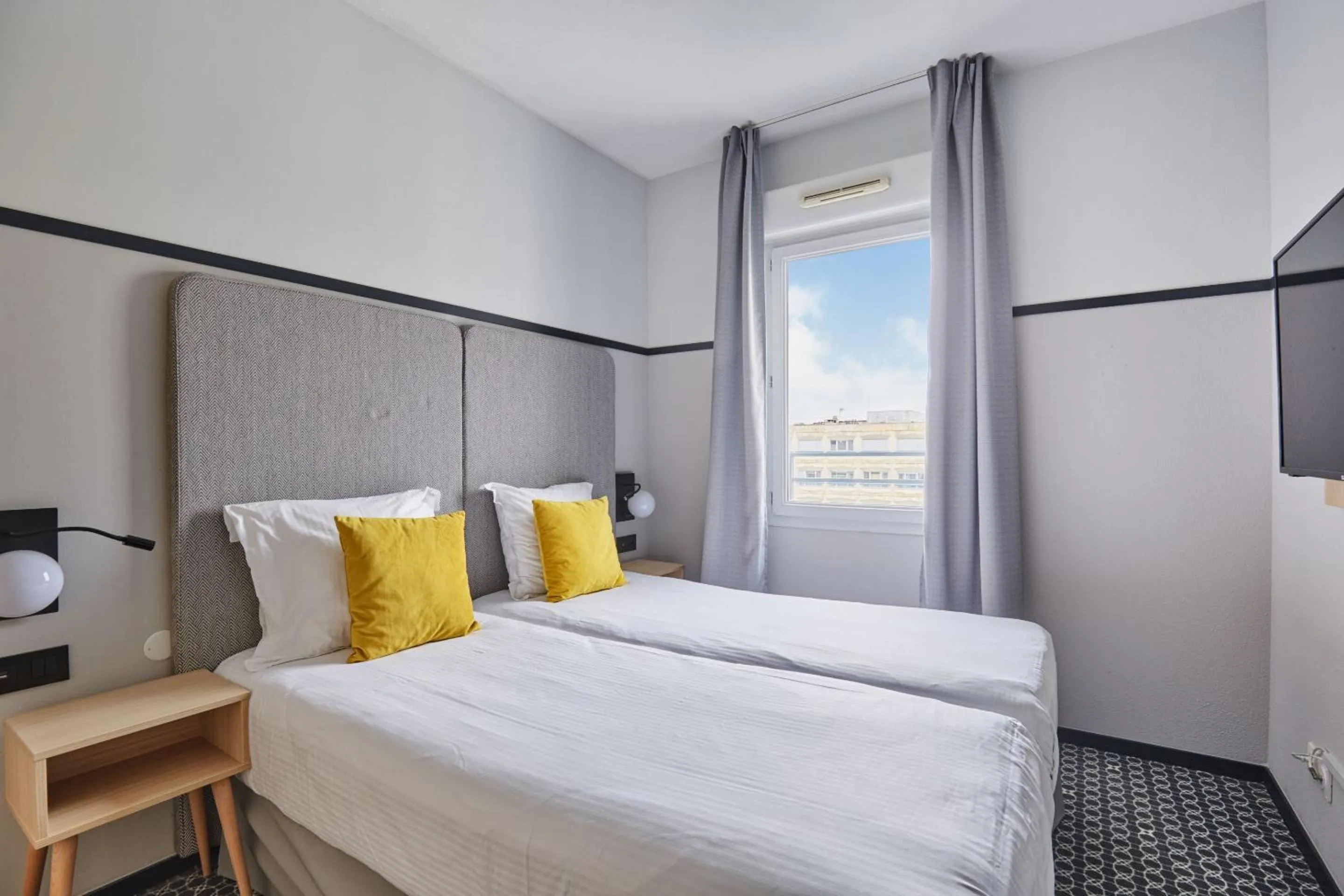 Bed in Appart'hôtel Odalys City - Bioparc Lyon Est