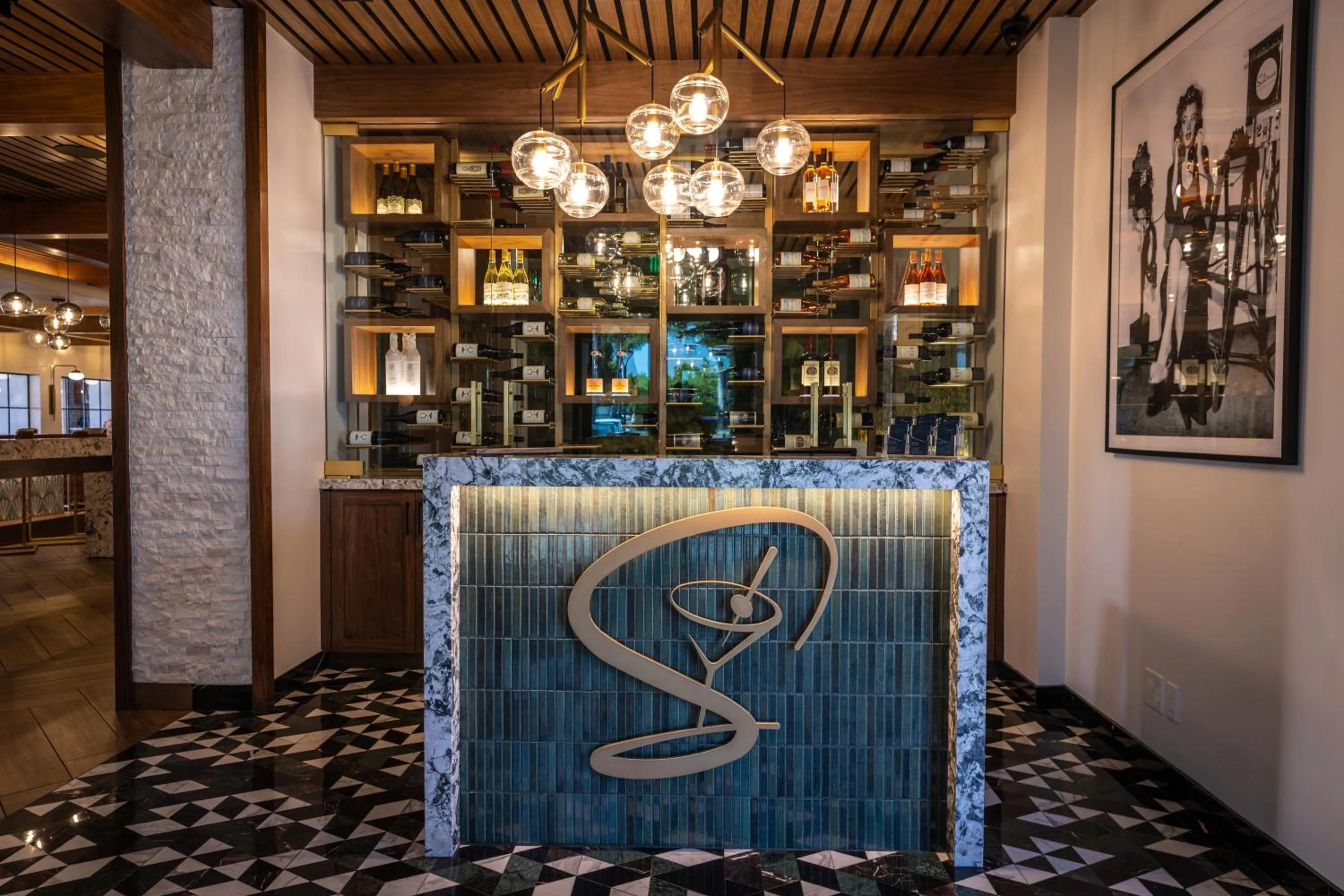 Restaurant/places to eat in Palm Garden Hotel