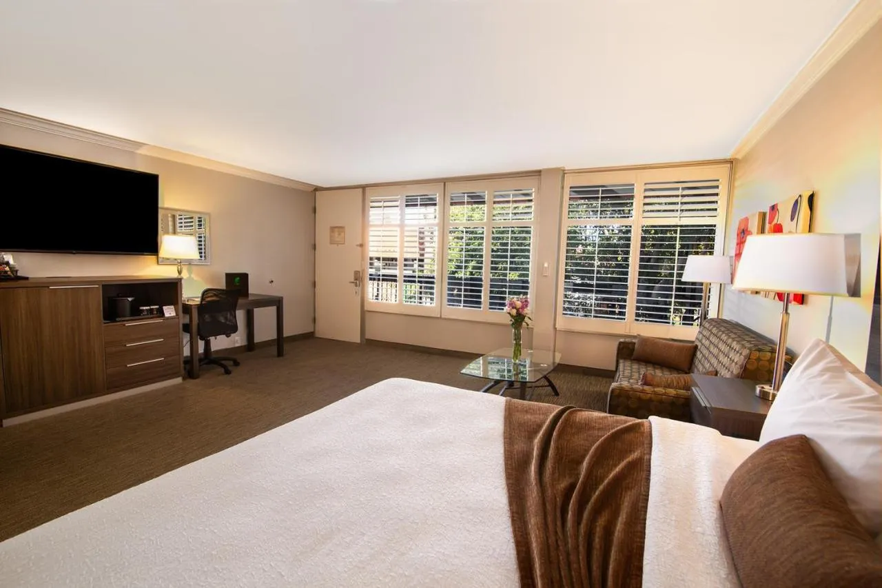 Photo of the whole room, Bed in Palm Garden Hotel