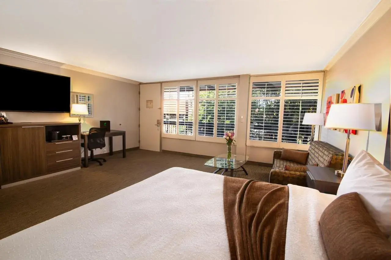 Photo of the whole room, Bed in Palm Garden Hotel Photo of the whole room, Bed in Palm Garden Hotel