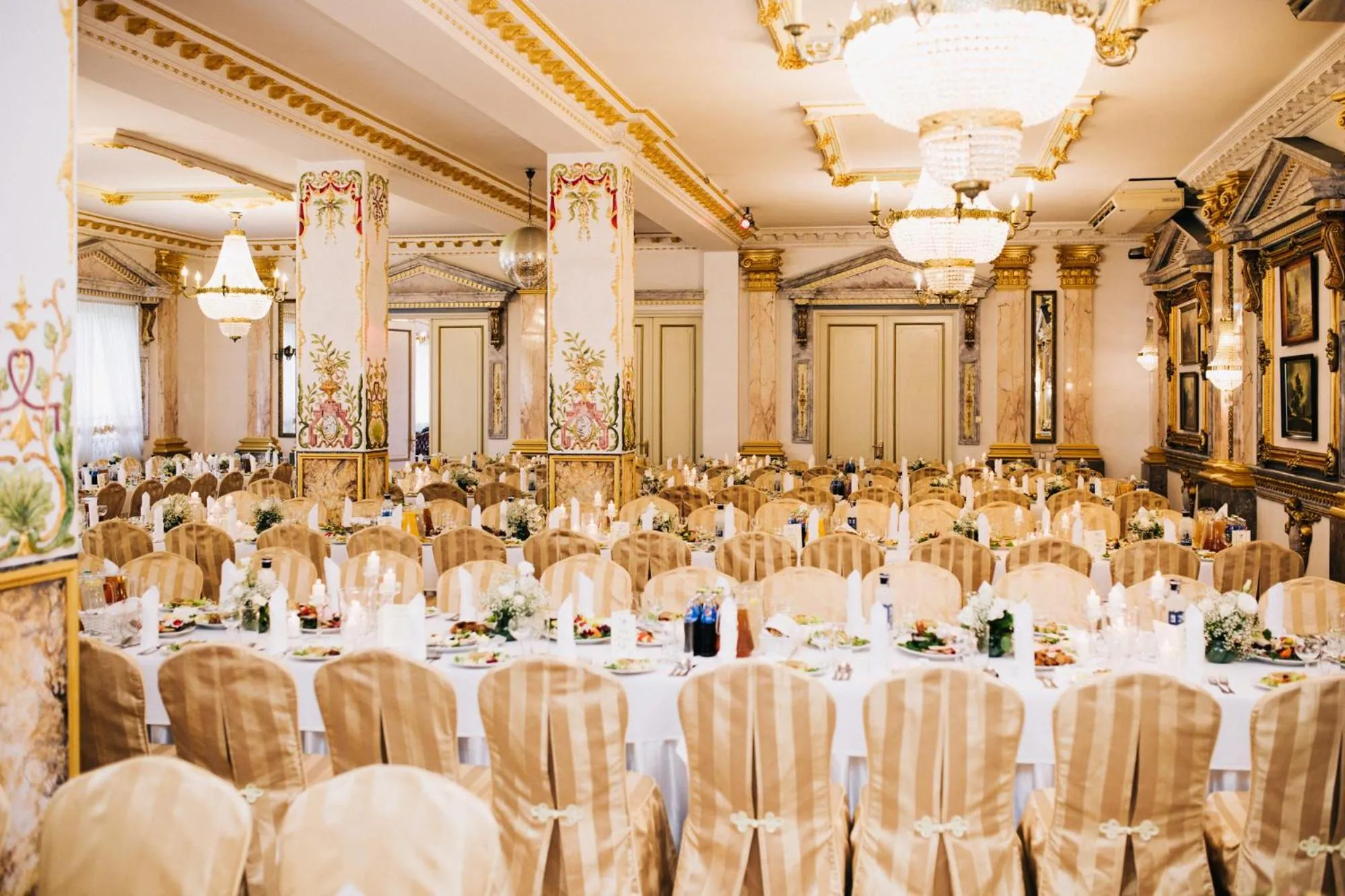 Restaurant/places to eat in Hotel Książę Poniatowski