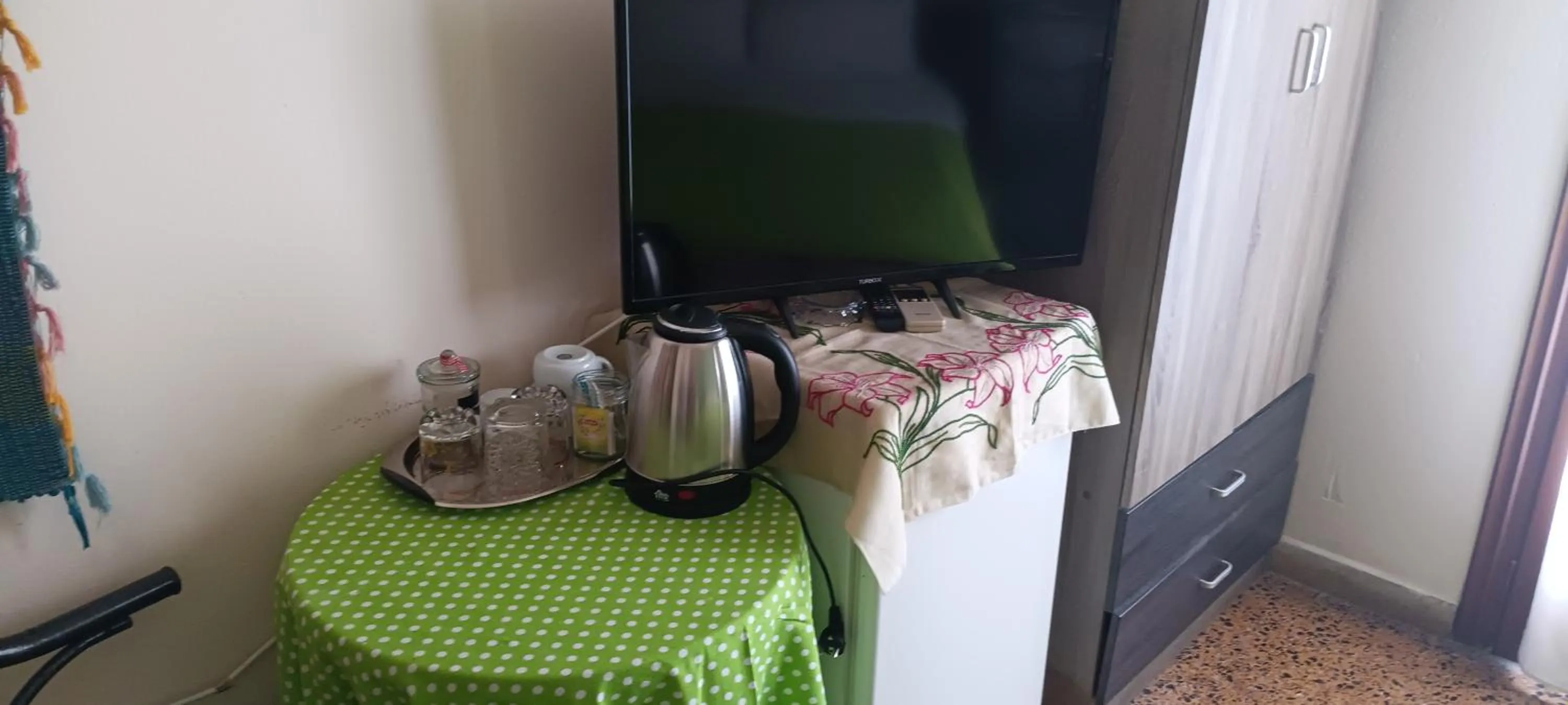 Coffee/tea facilities in Hotel zakros rooms-restaurant