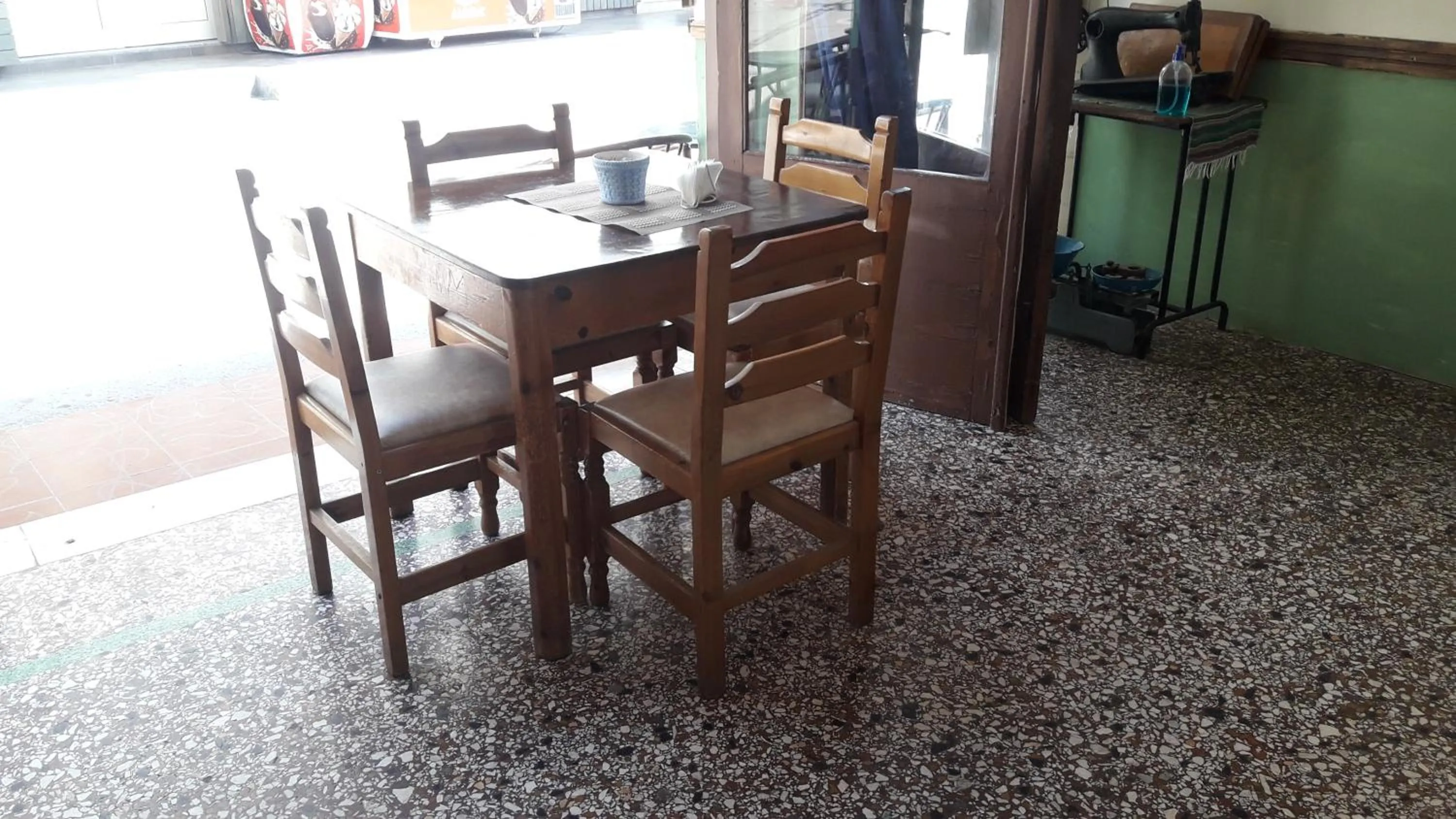 Restaurant/places to eat in Hotel zakros rooms-restaurant