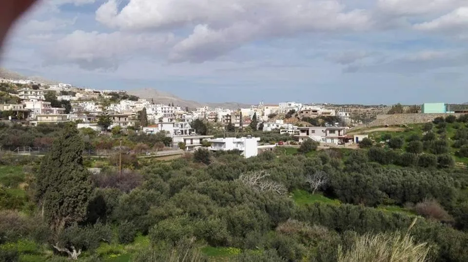 Location in Hotel zakros rooms-restaurant