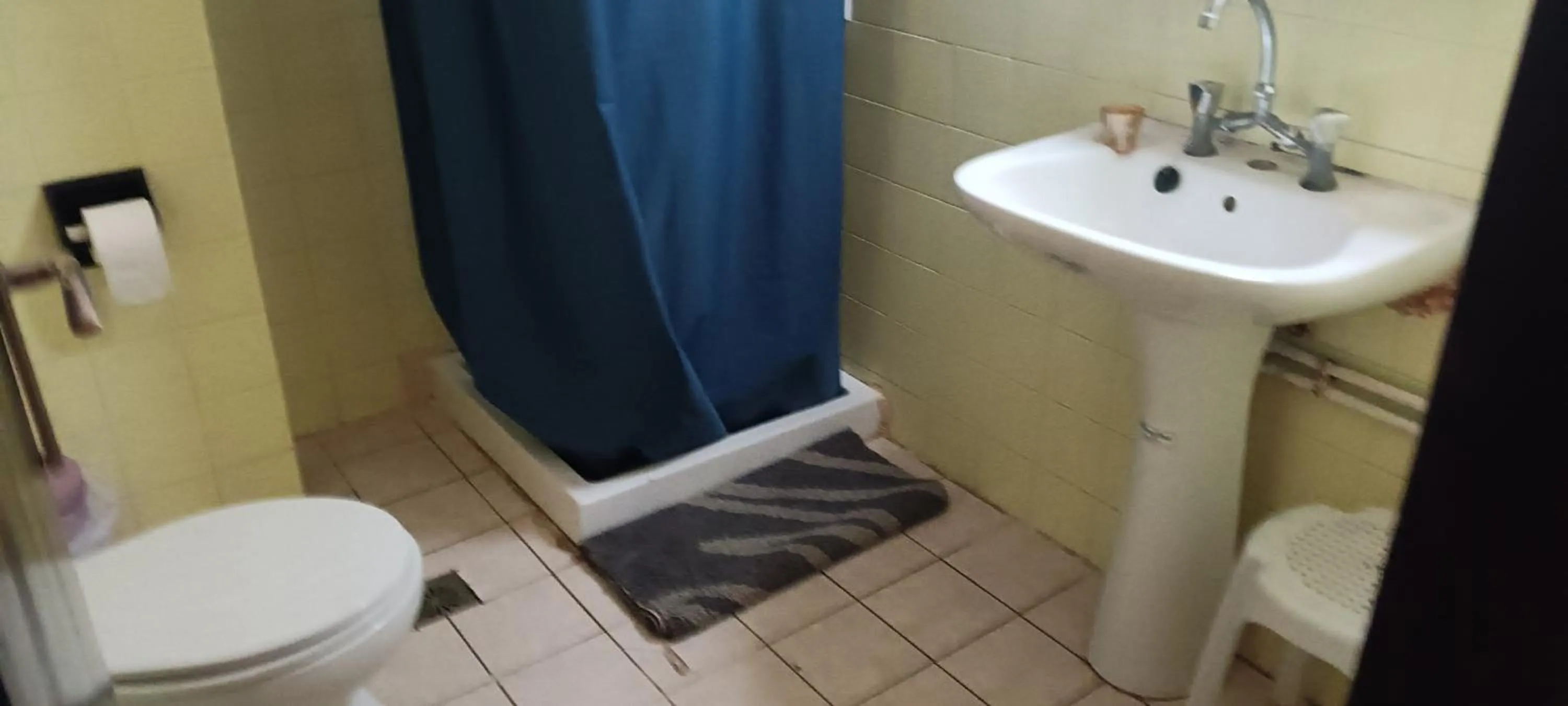 Bathroom in Hotel zakros rooms-restaurant