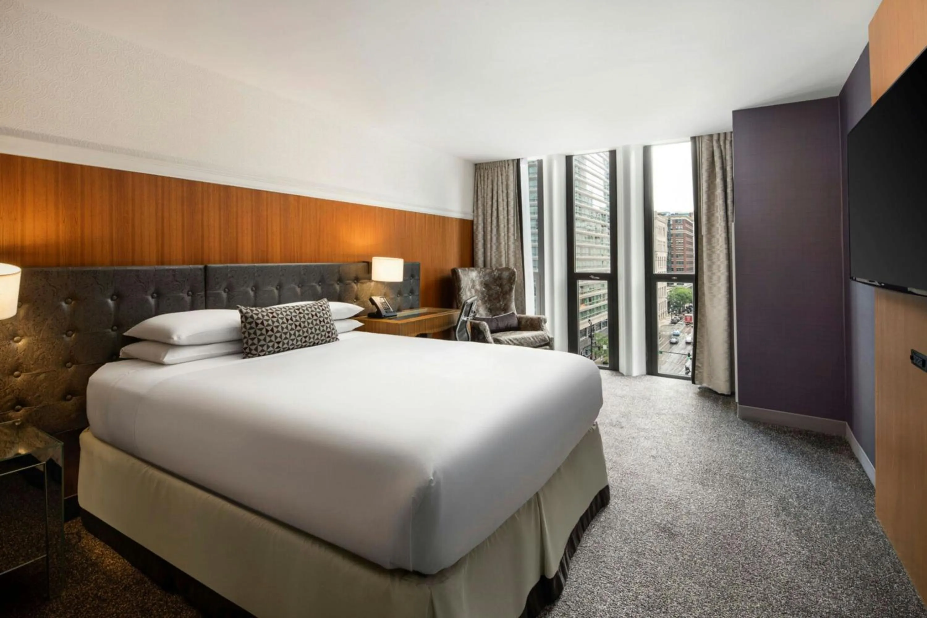 Bedroom, Bed in Hotel Chicago Downtown, Autograph Collection