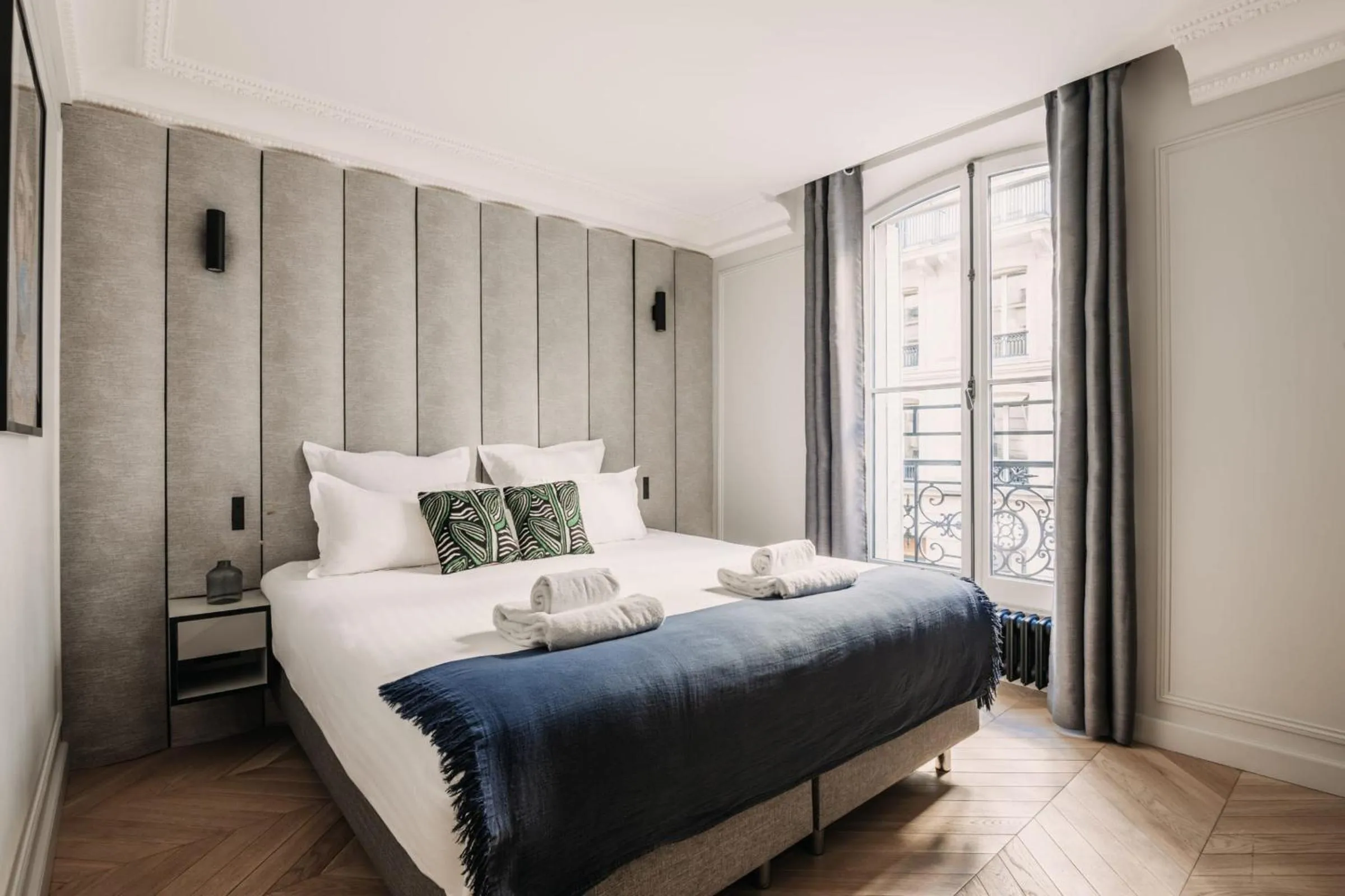 Bedroom, Bed in HIGHSTAY - Luxury Serviced Apartments - Louvre-Rivoli