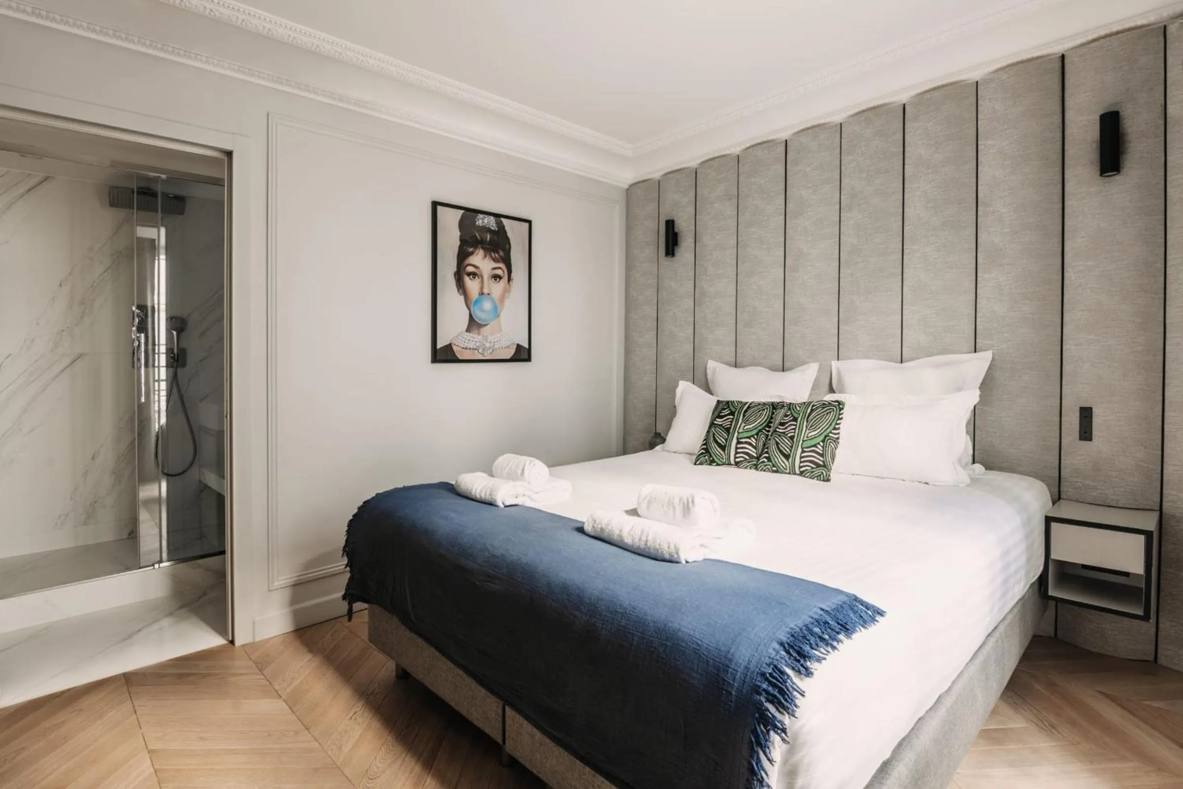 Bedroom, Bed in HIGHSTAY - Luxury Serviced Apartments - Louvre-Rivoli