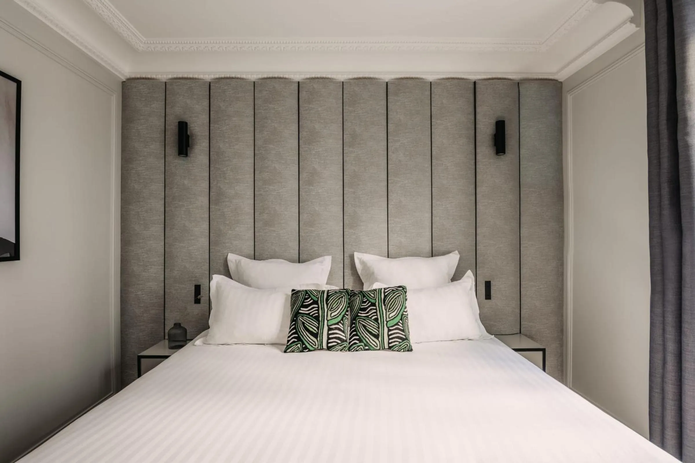 Bedroom, Bed in HIGHSTAY - Luxury Serviced Apartments - Louvre-Rivoli