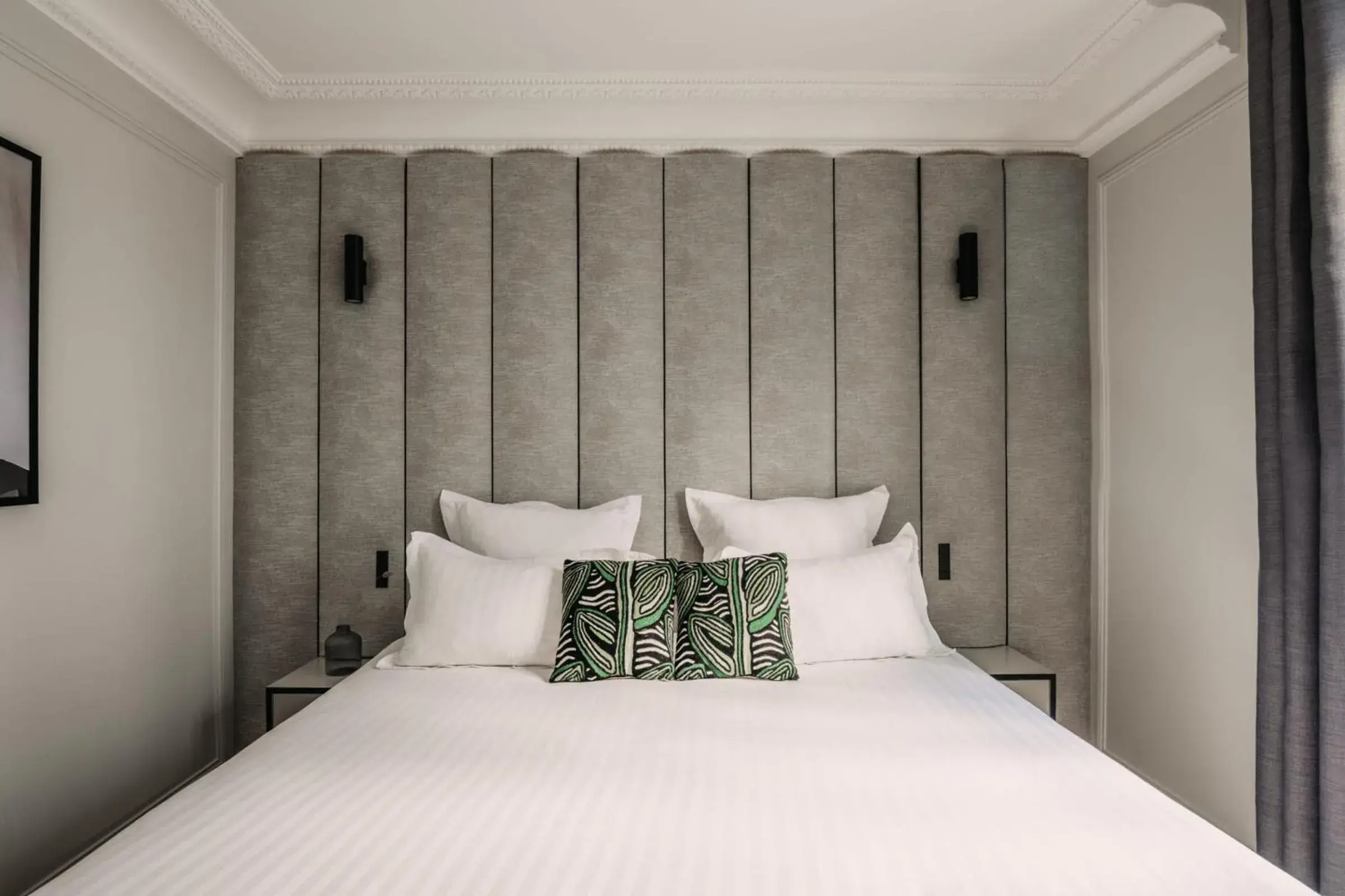 Bedroom, Bed in HIGHSTAY - Luxury Serviced Apartments - Louvre-Rivoli Bedroom, Bed in HIGHSTAY - Luxury Serviced Apartments - Louvre-Rivoli