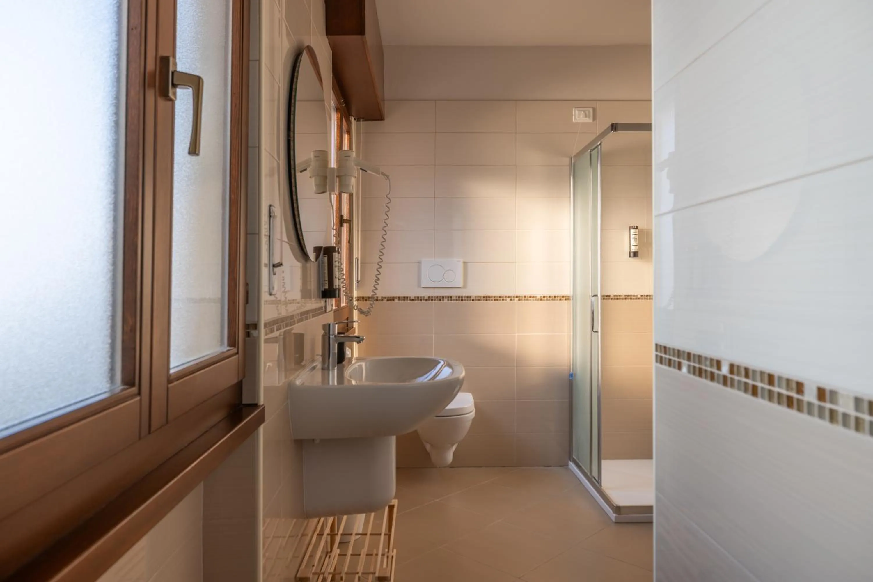 Shower in La Vista Postcard Hotel