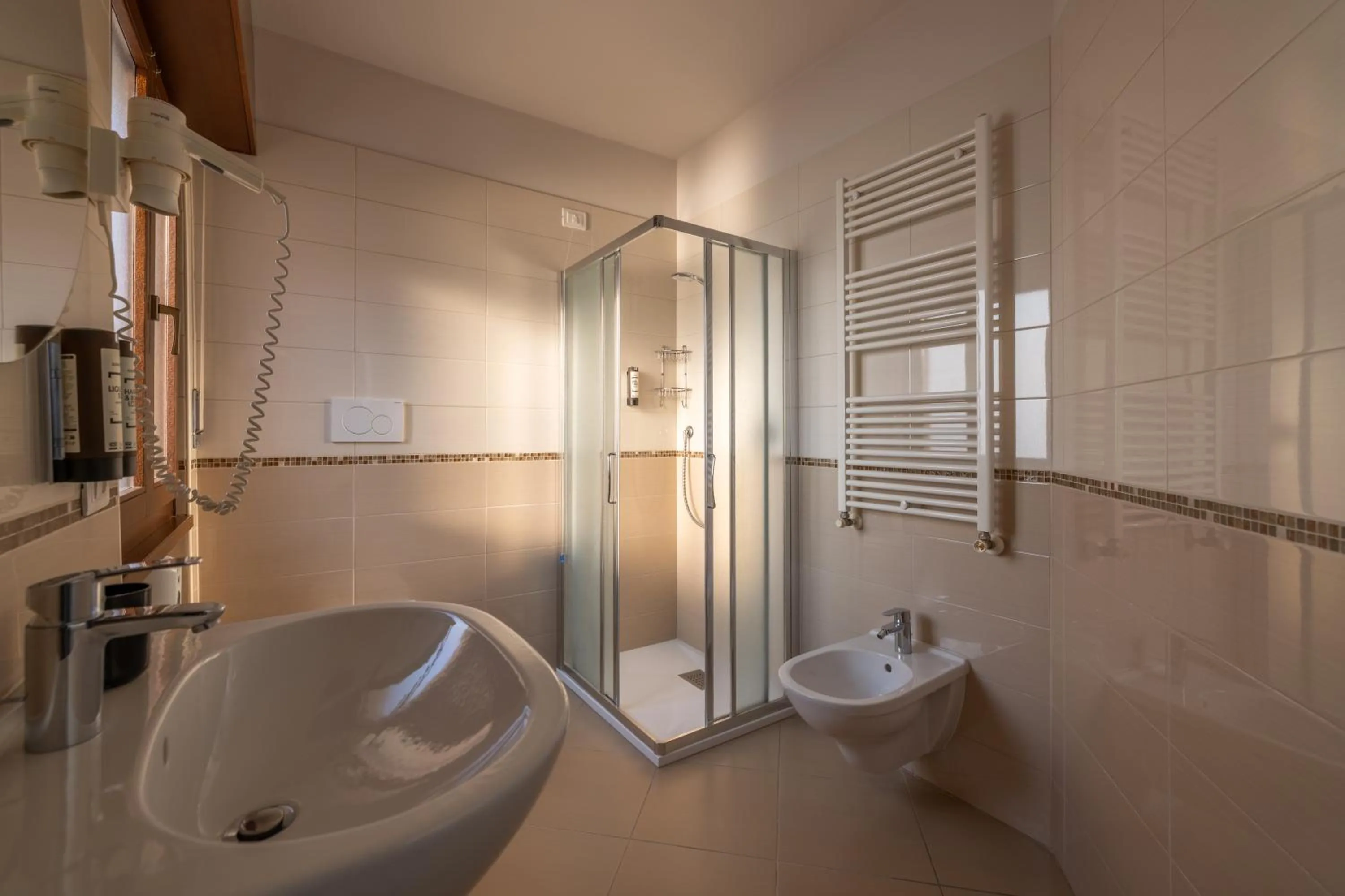 Shower in La Vista Postcard Hotel