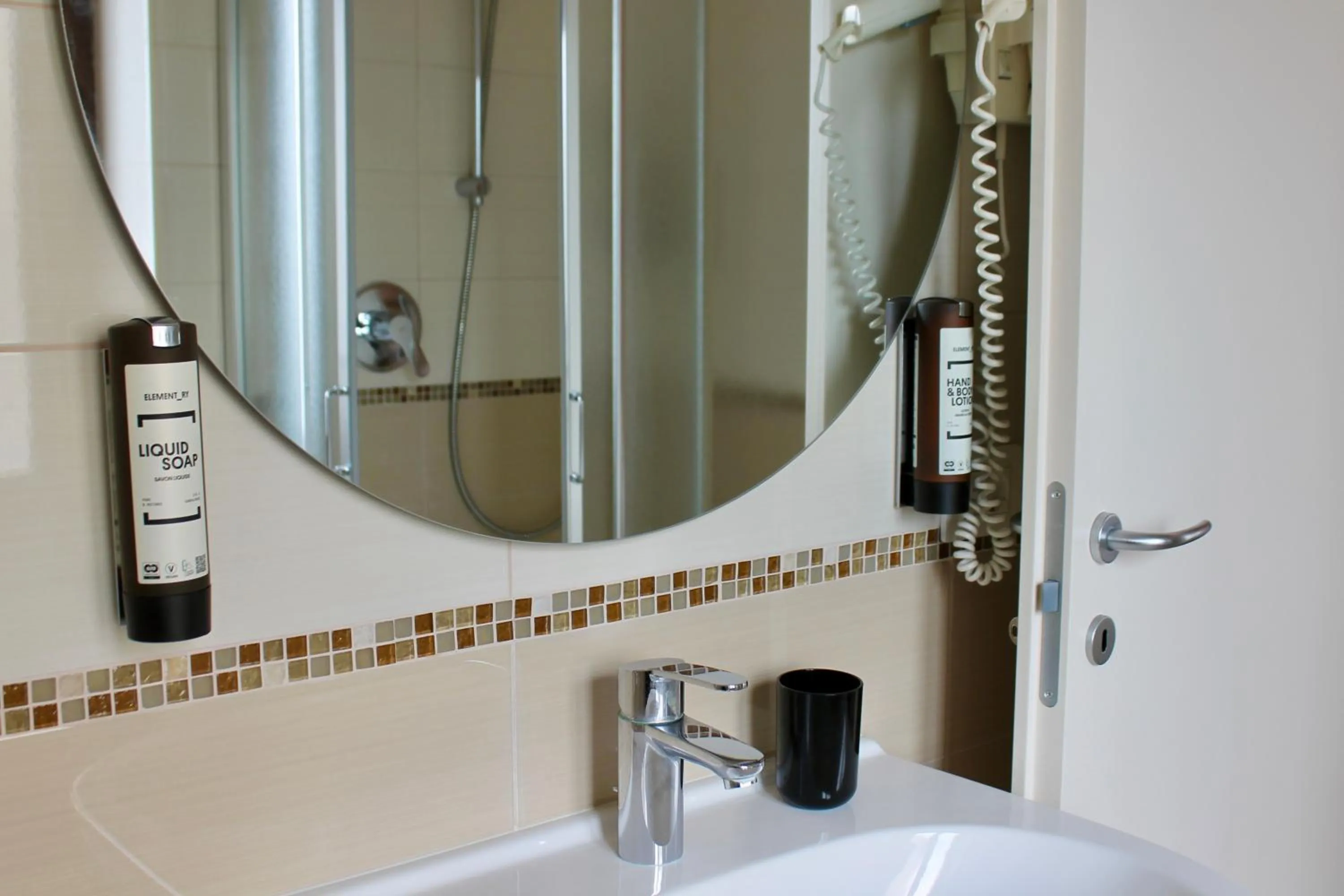 Bathroom in La Vista Postcard Hotel