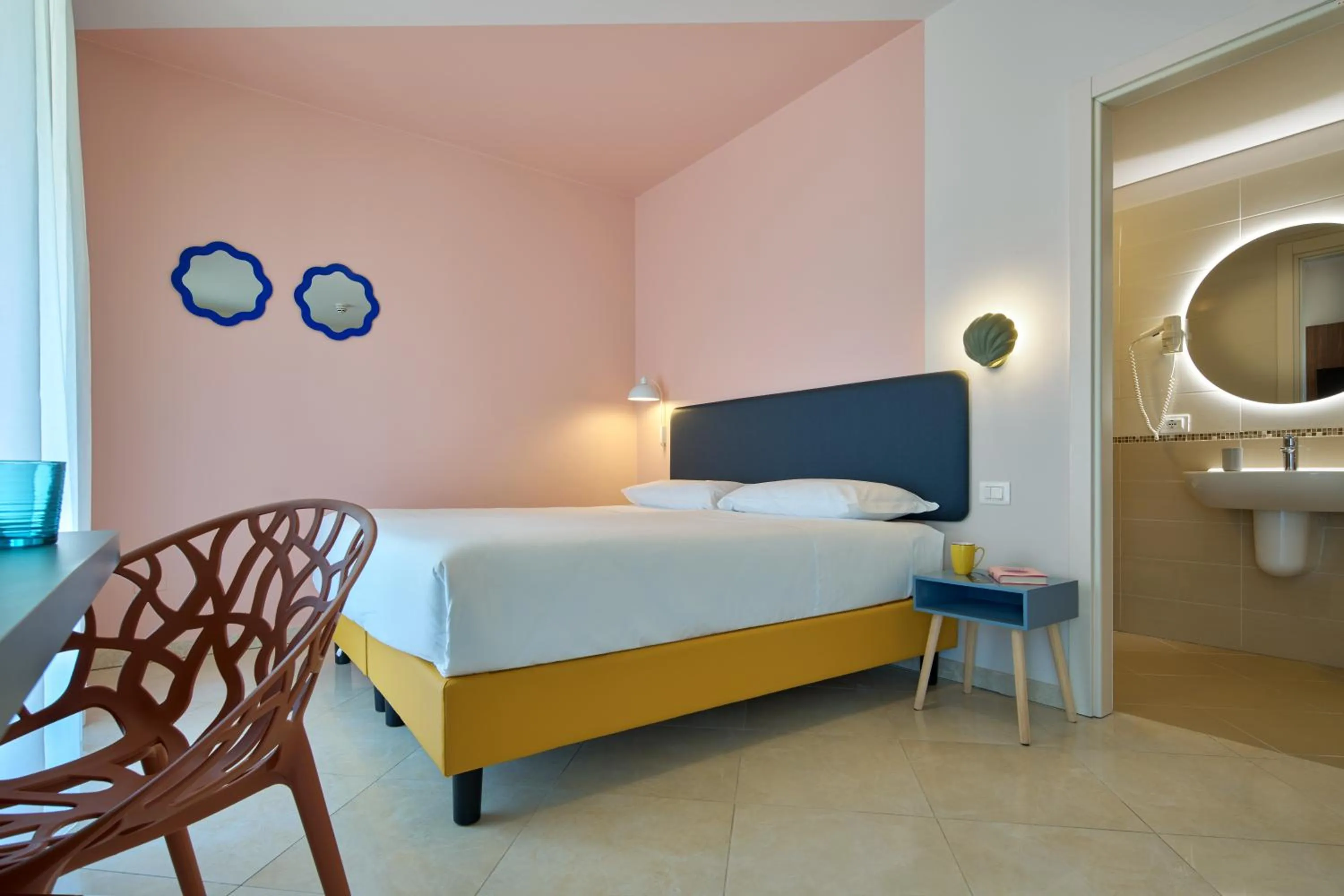 Bedroom, Bed in La Vista Postcard Hotel