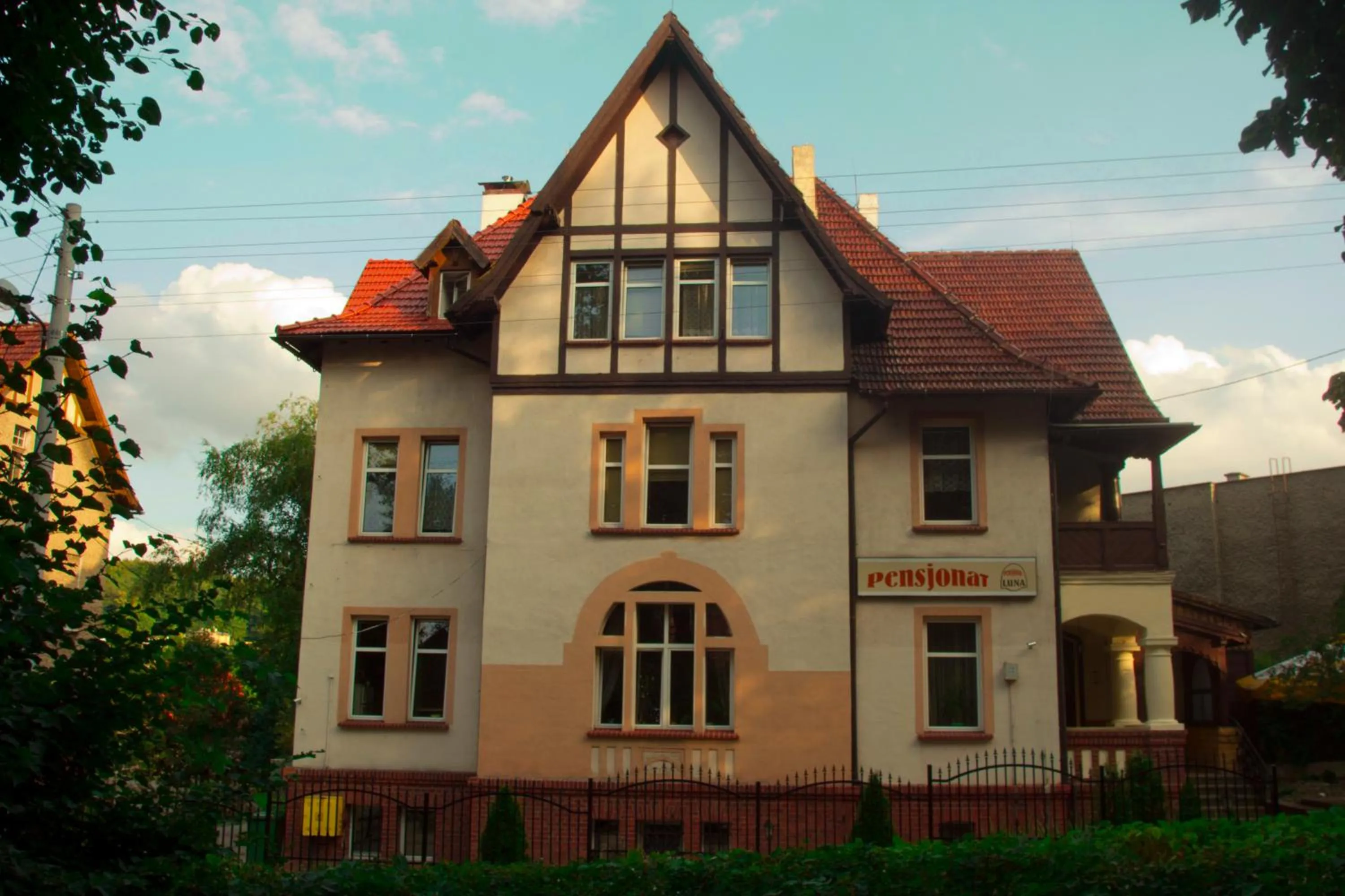 Property building in Willa Luna