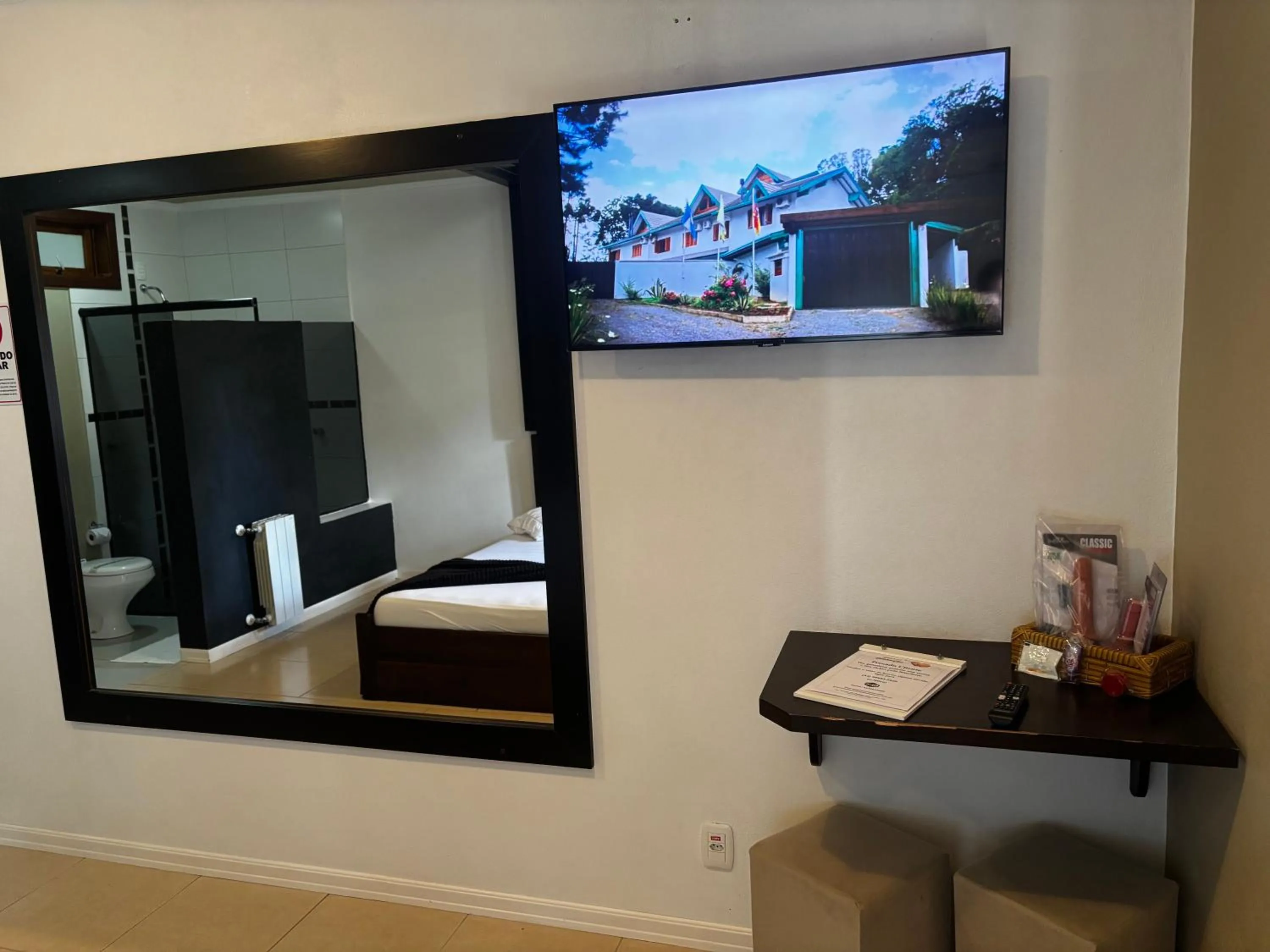 TV and multimedia in Motel Tentação (Adult Only)