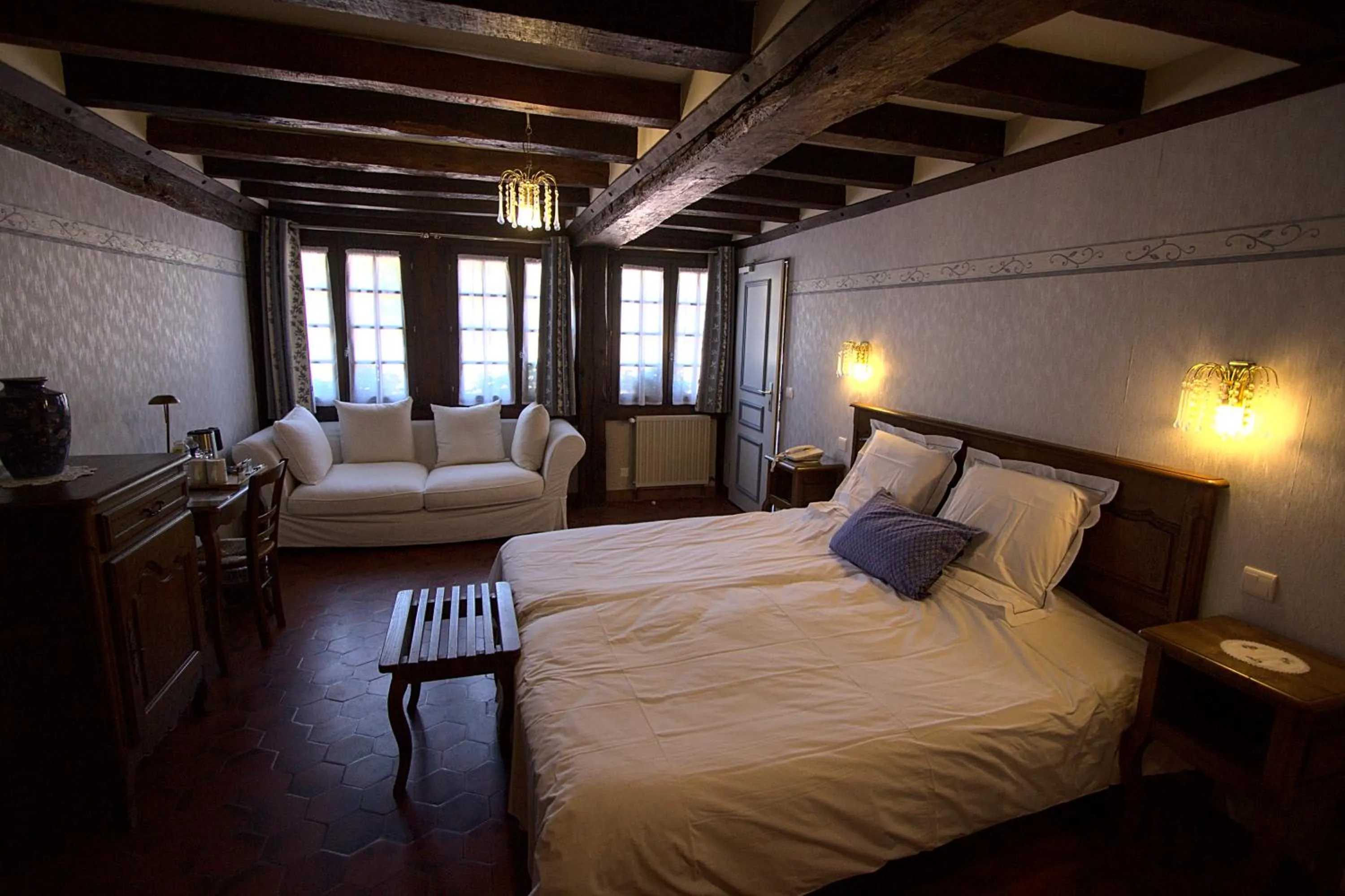 Bed in Logis Hôtel Restaurant Manoir De L'Acherie