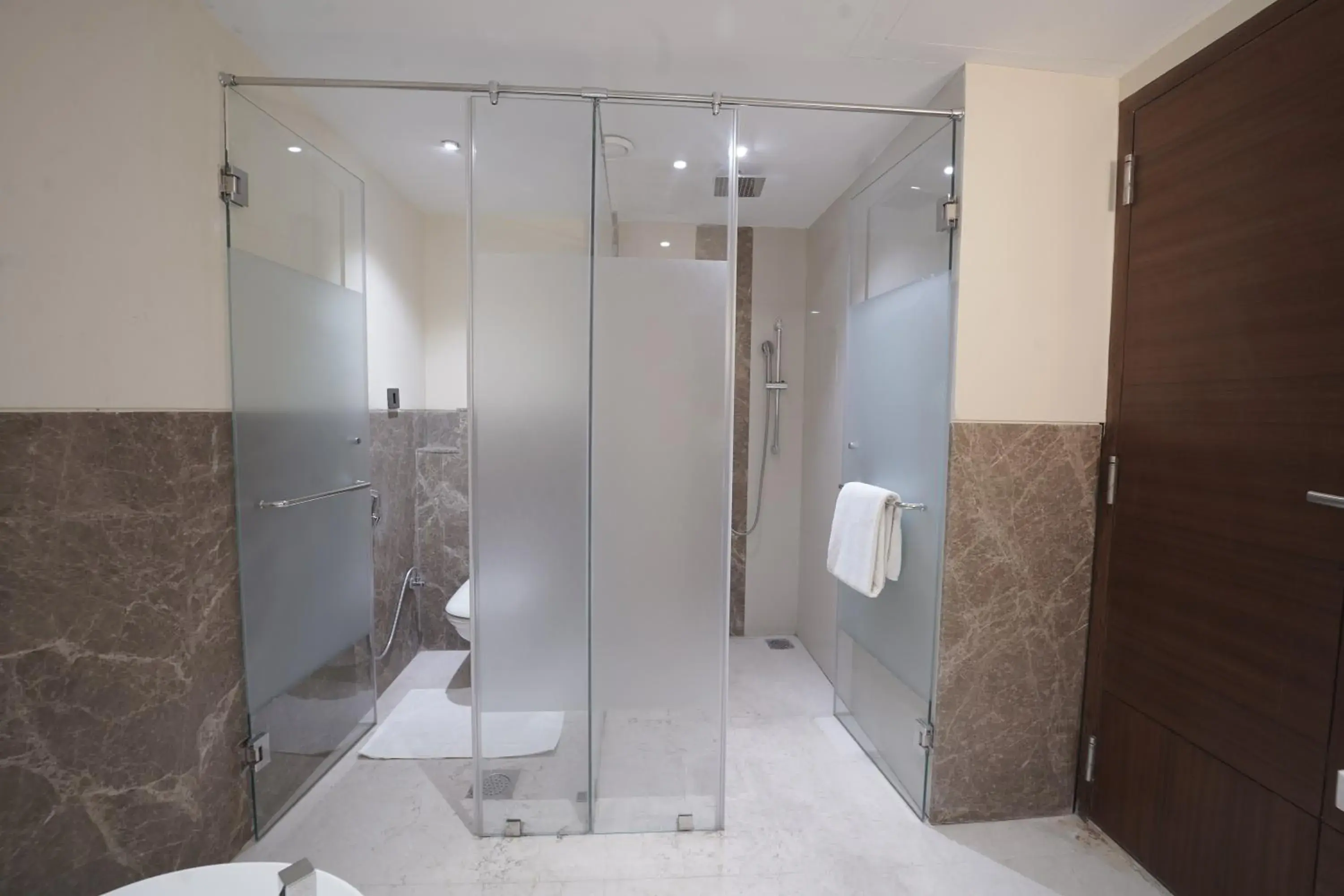 Bathroom in Babylon Capital Bathroom in Babylon Capital