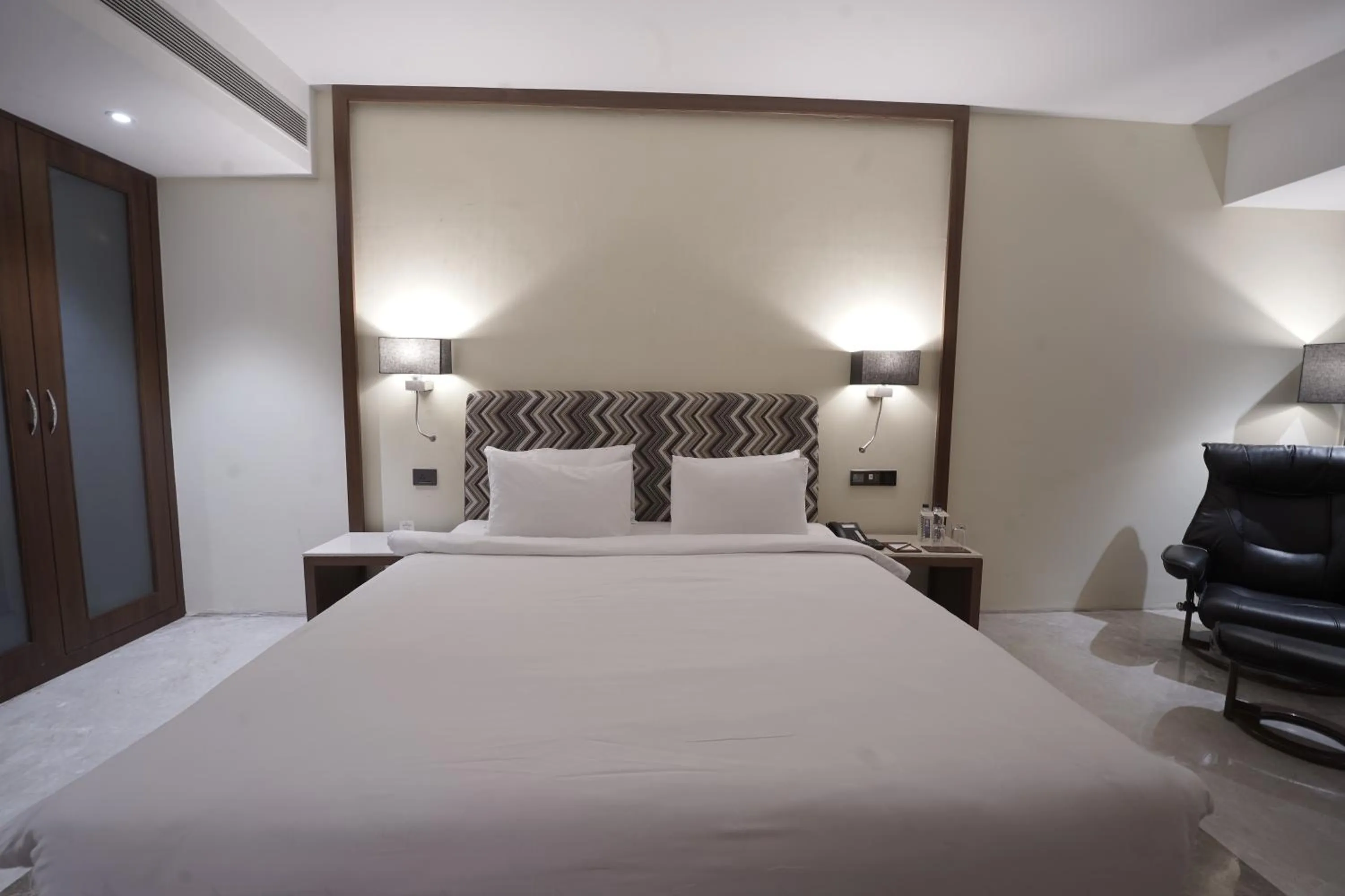 Bedroom, Bed in Babylon Capital