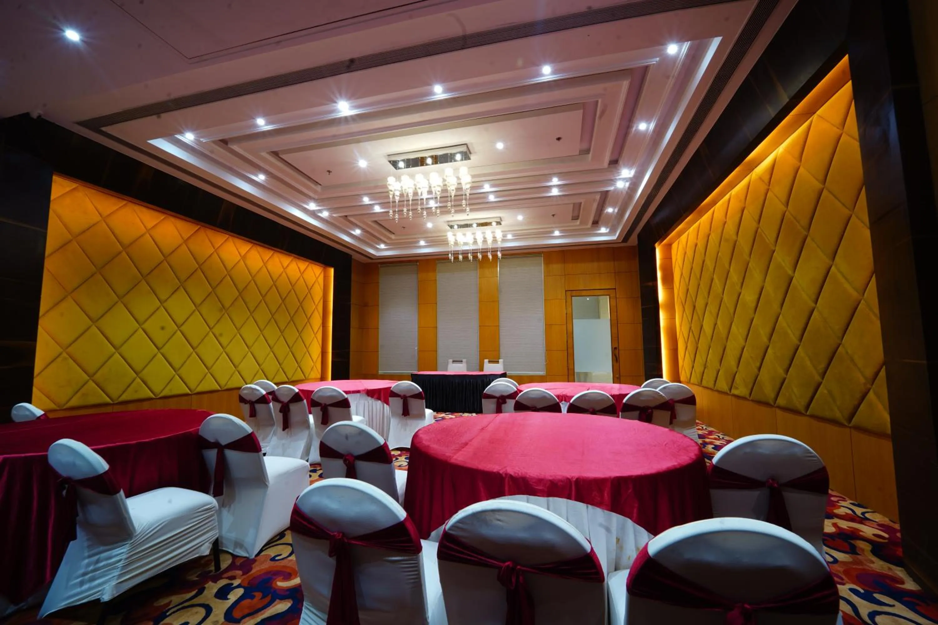 Banquet/Function facilities in Babylon Capital