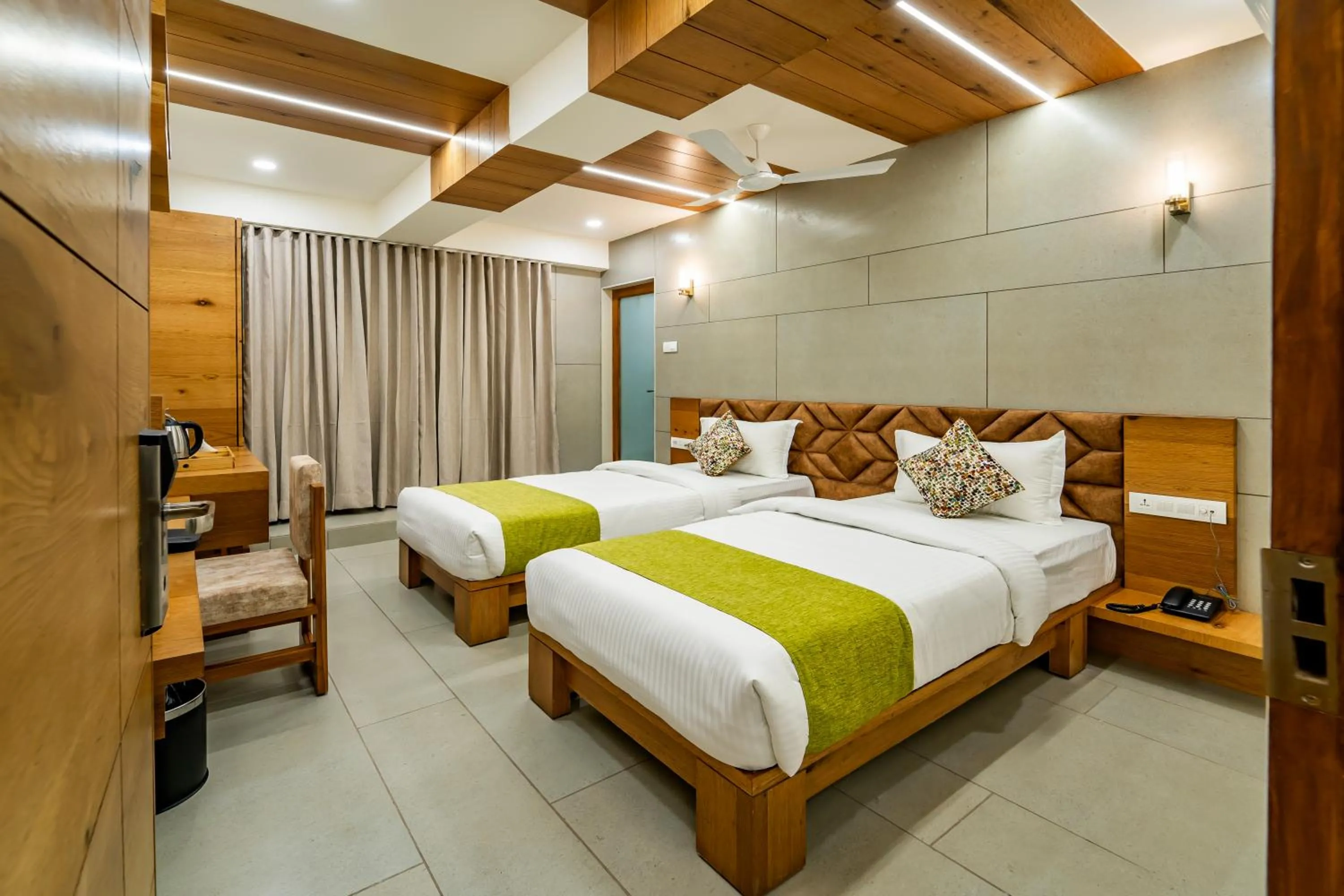 Bedroom, Bed in Hotel Pleasant Lake