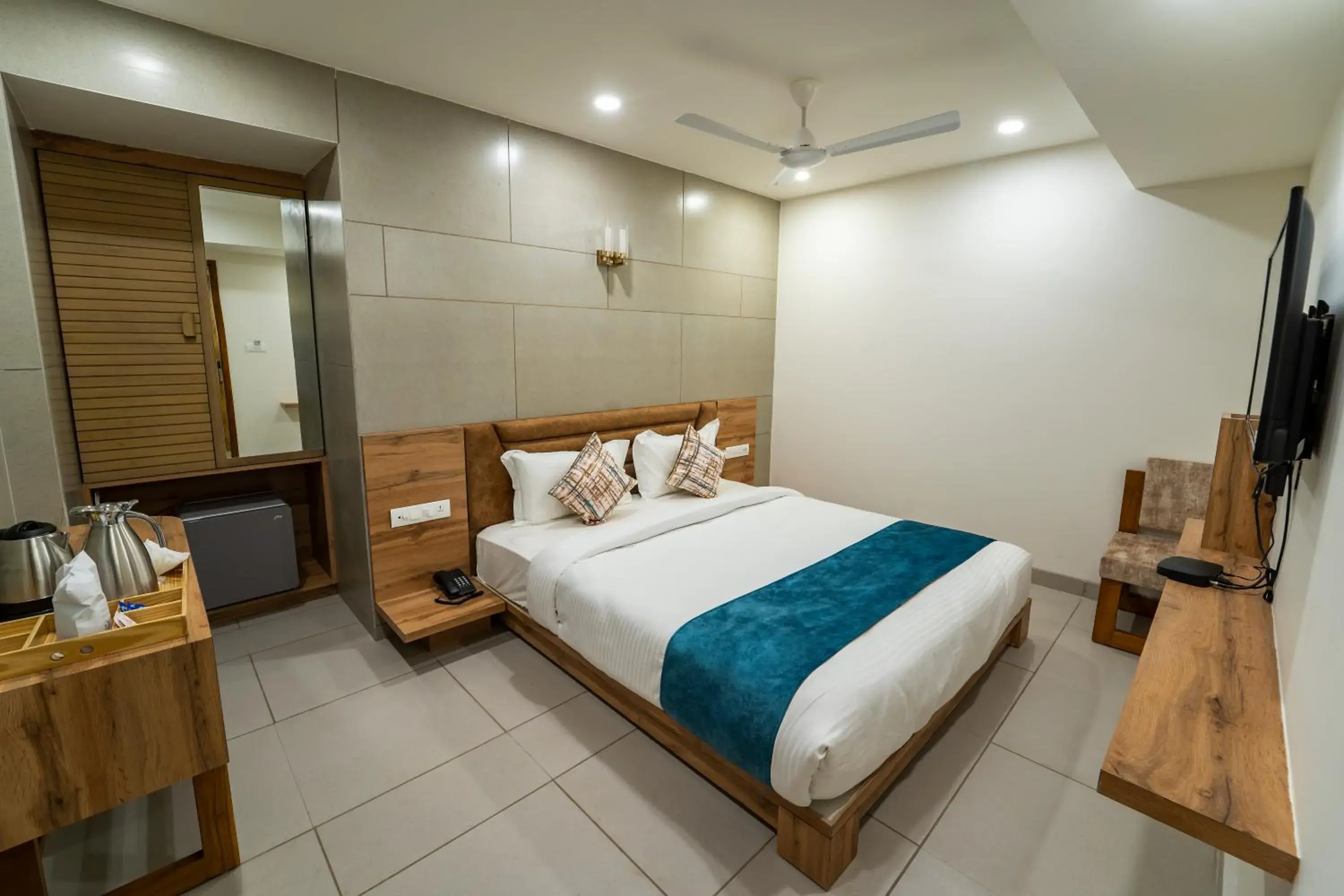 Deluxe Double Room - single occupancy in Hotel Pleasant Lake Deluxe Double Room - single occupancy in Hotel Pleasant Lake
