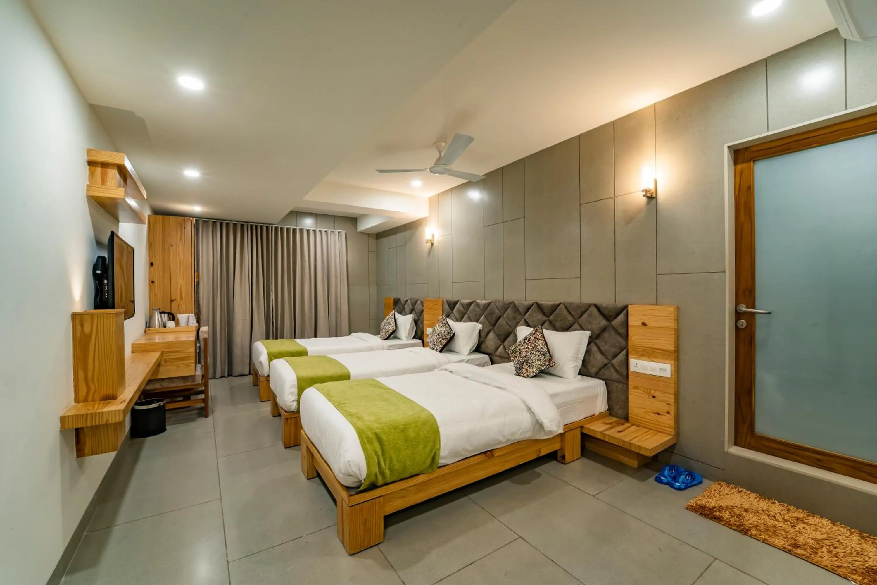 Bed in Hotel Pleasant Lake