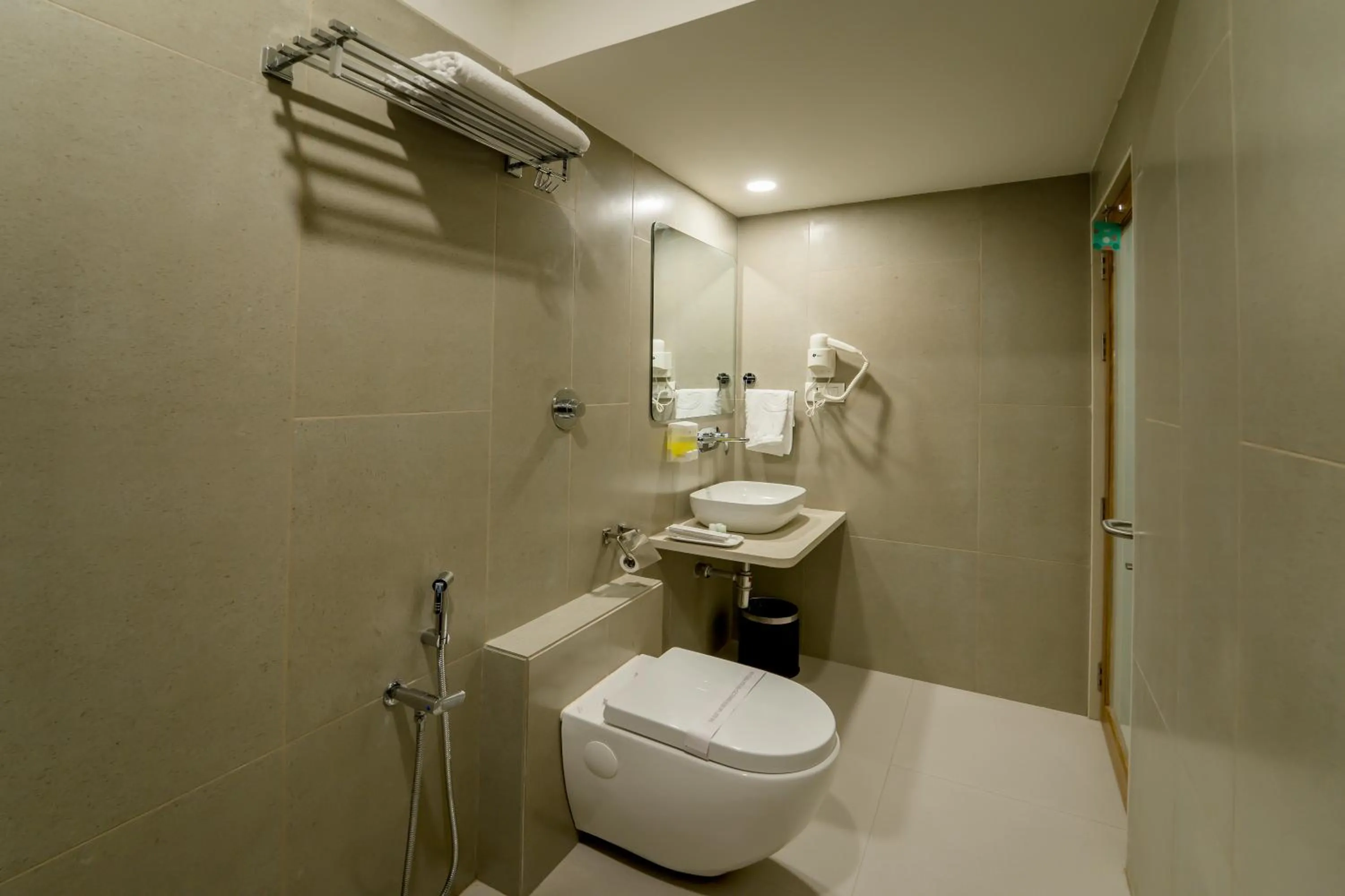 Shower in Hotel Pleasant Lake