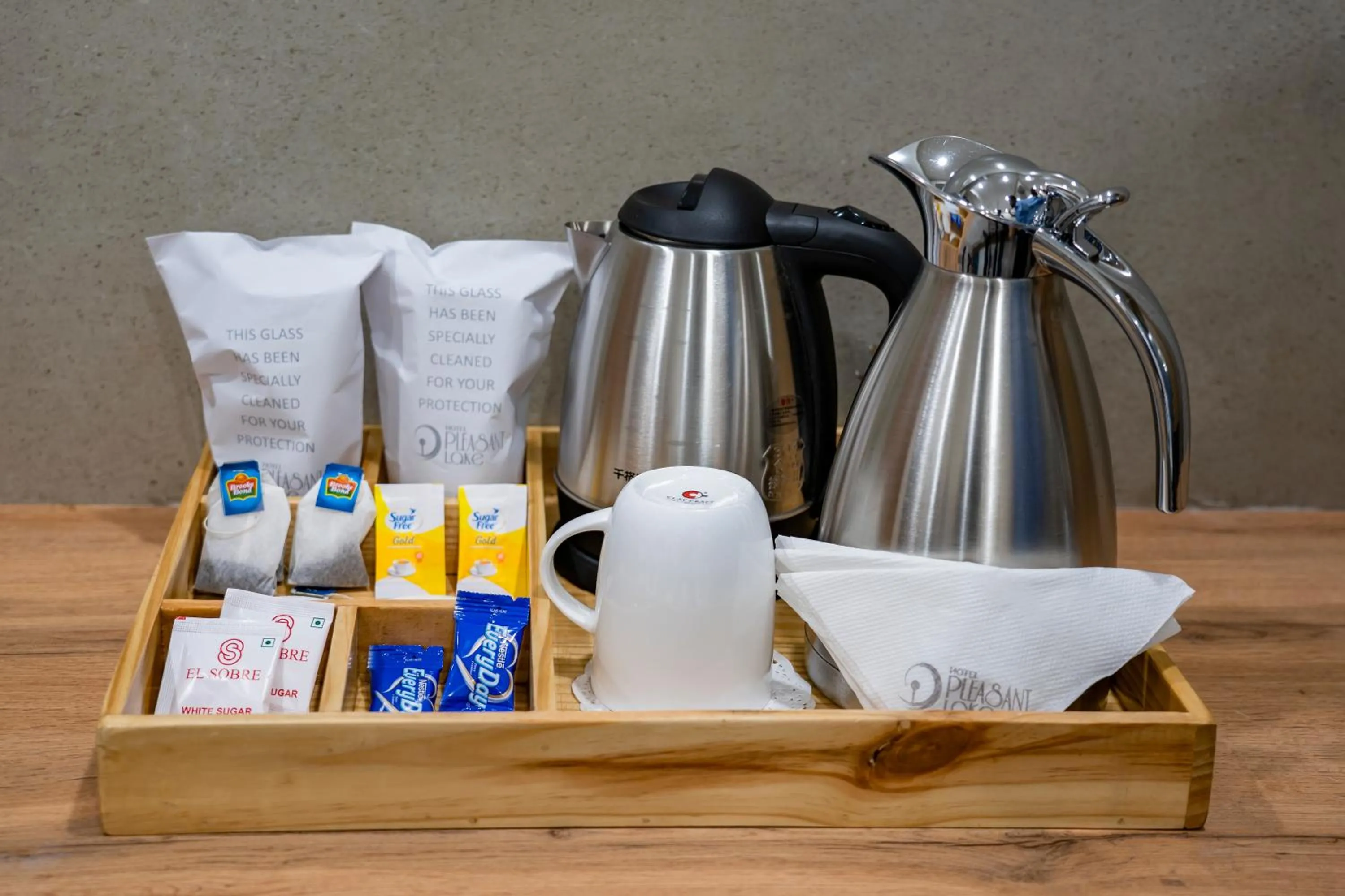 Coffee/tea facilities in Hotel Pleasant Lake