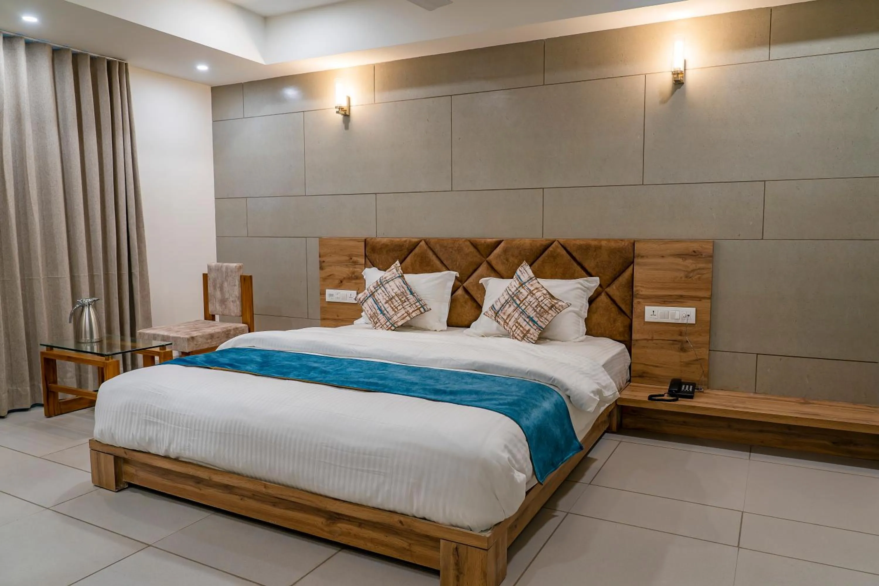 Bed in Hotel Pleasant Lake