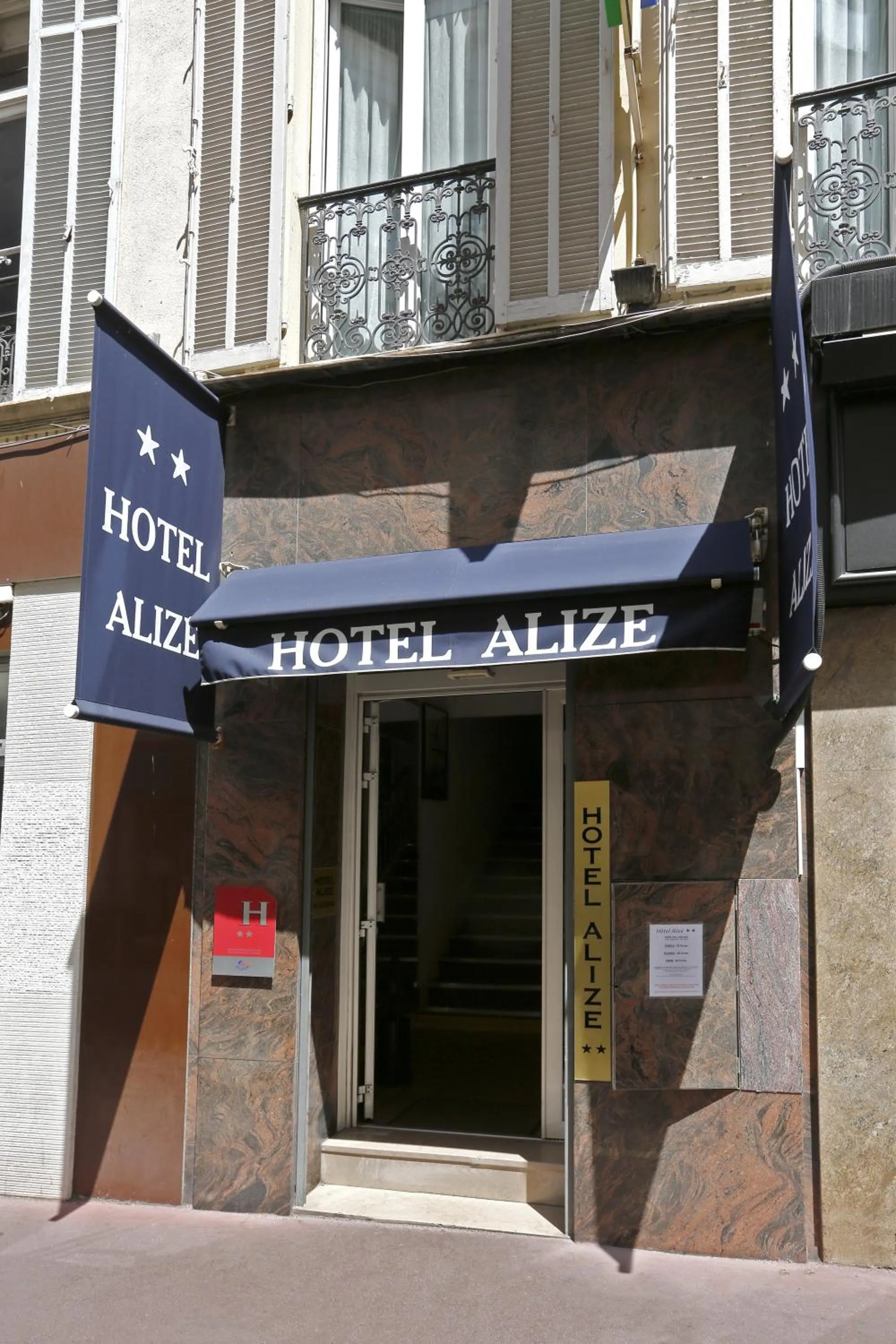 Facade/entrance in Hôtel Alizé