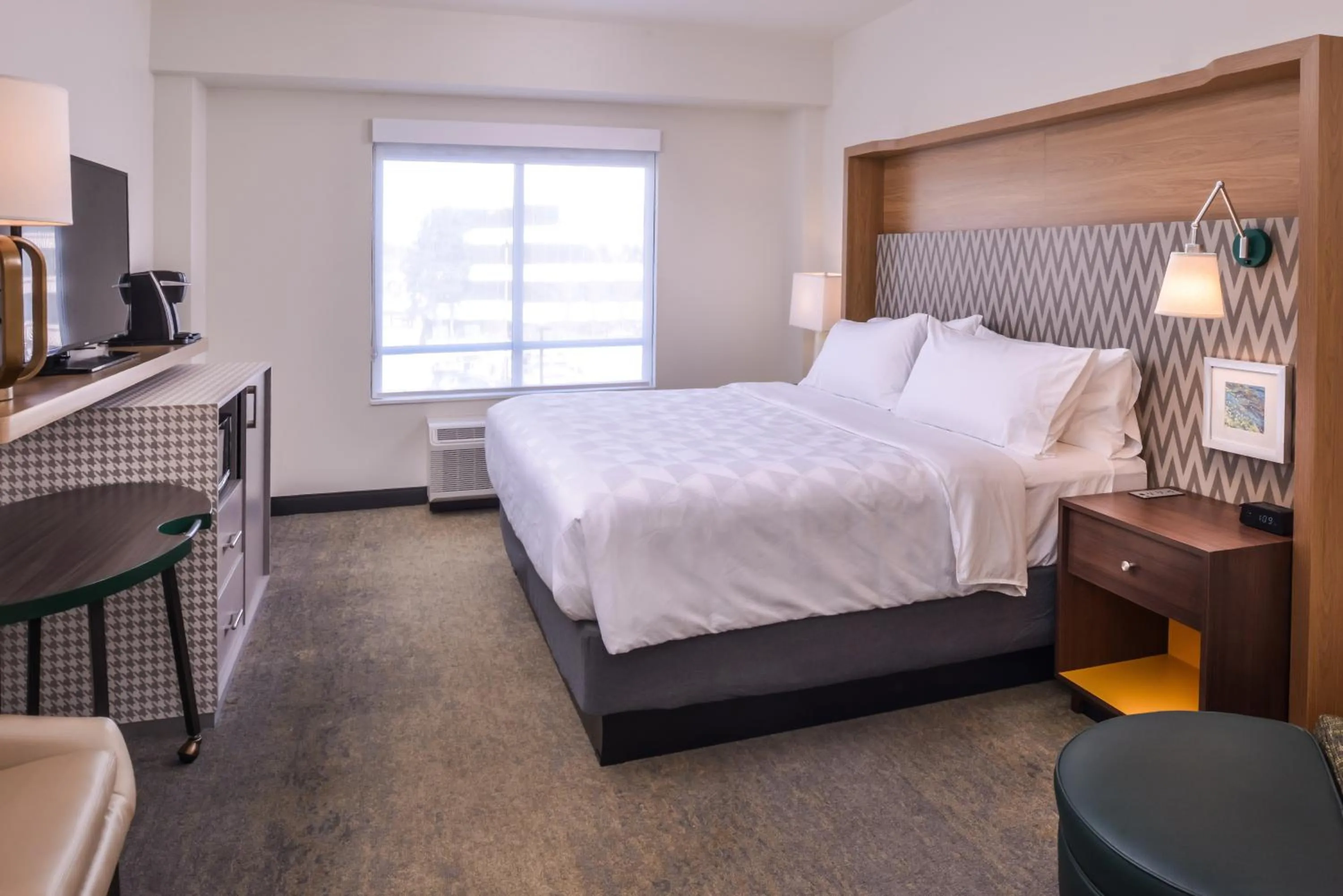 Bedroom, Bed in Holiday Inn Detroit Northwest - Livonia by IHG