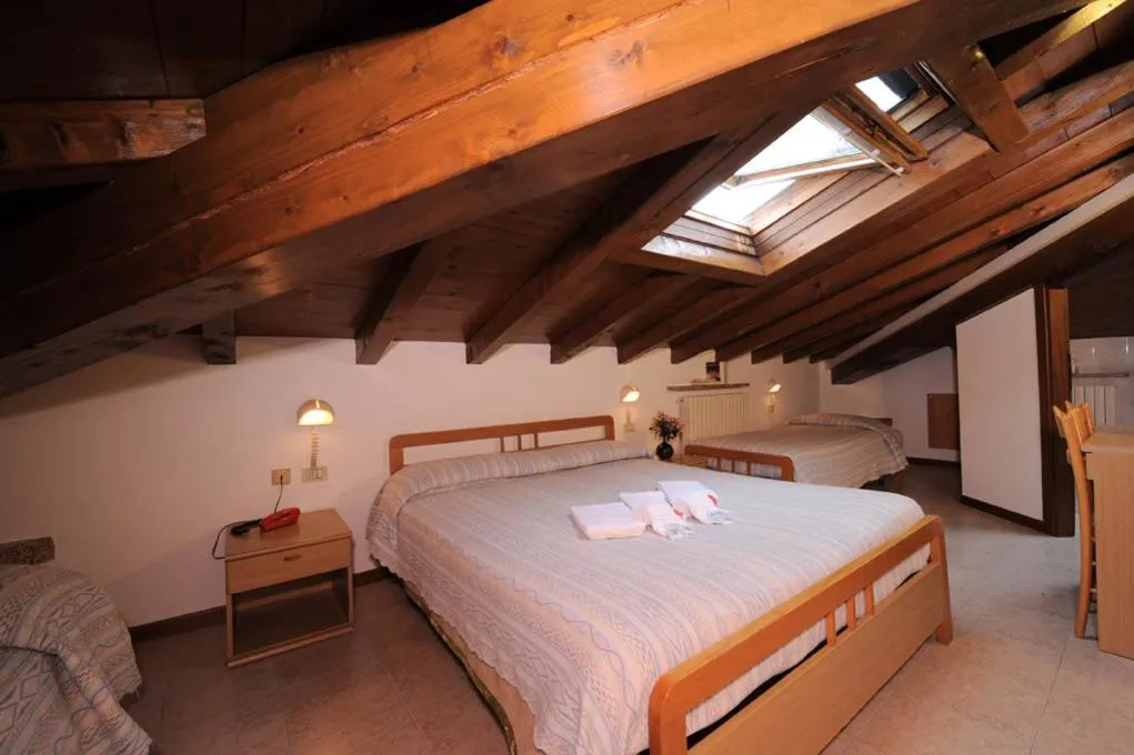 Attic Quadruple Room with Private Bathroom in Affittacamere Marisa