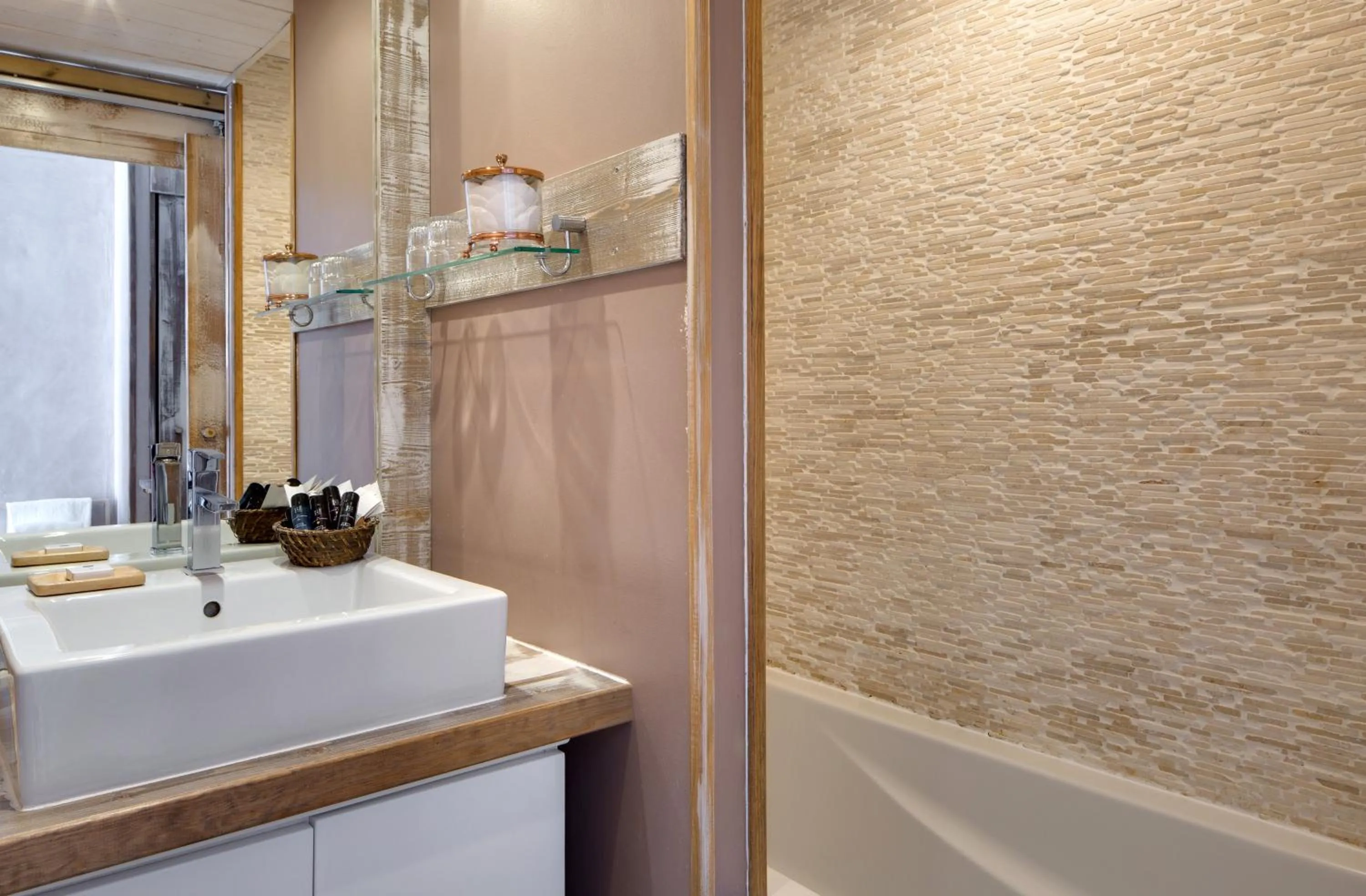 Bathroom in Vila De La Mar & Spa