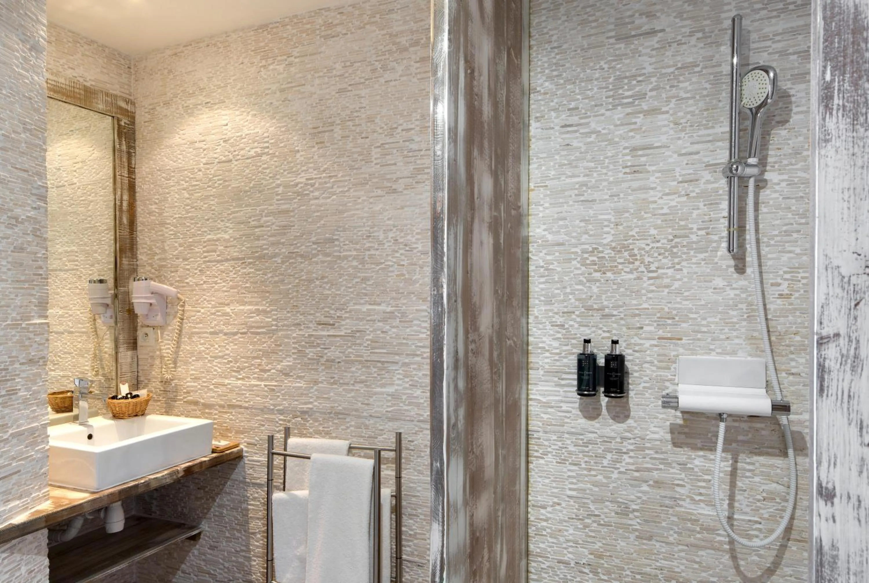 Shower in Vila De La Mar & Spa