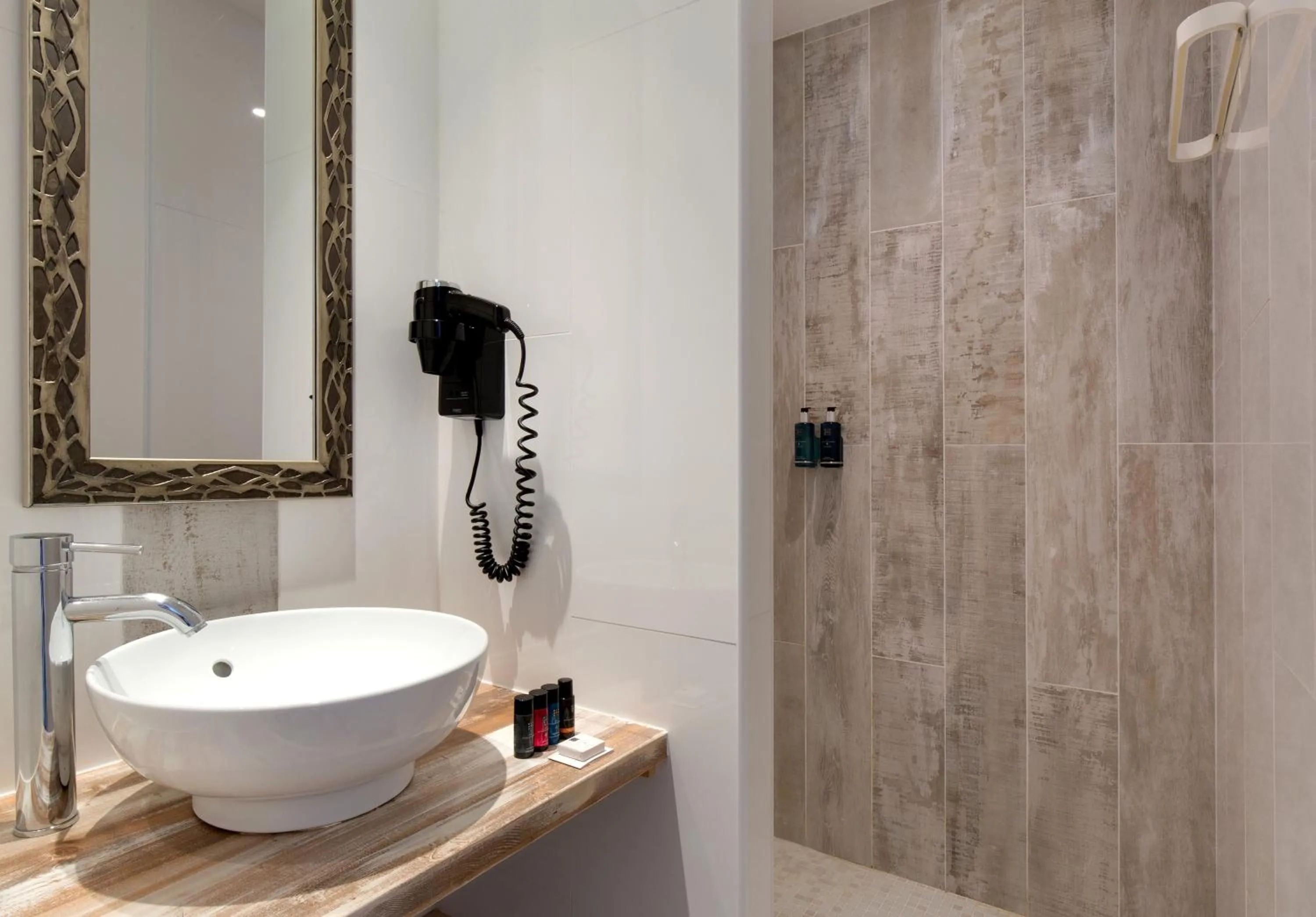 Bathroom in Vila De La Mar & Spa