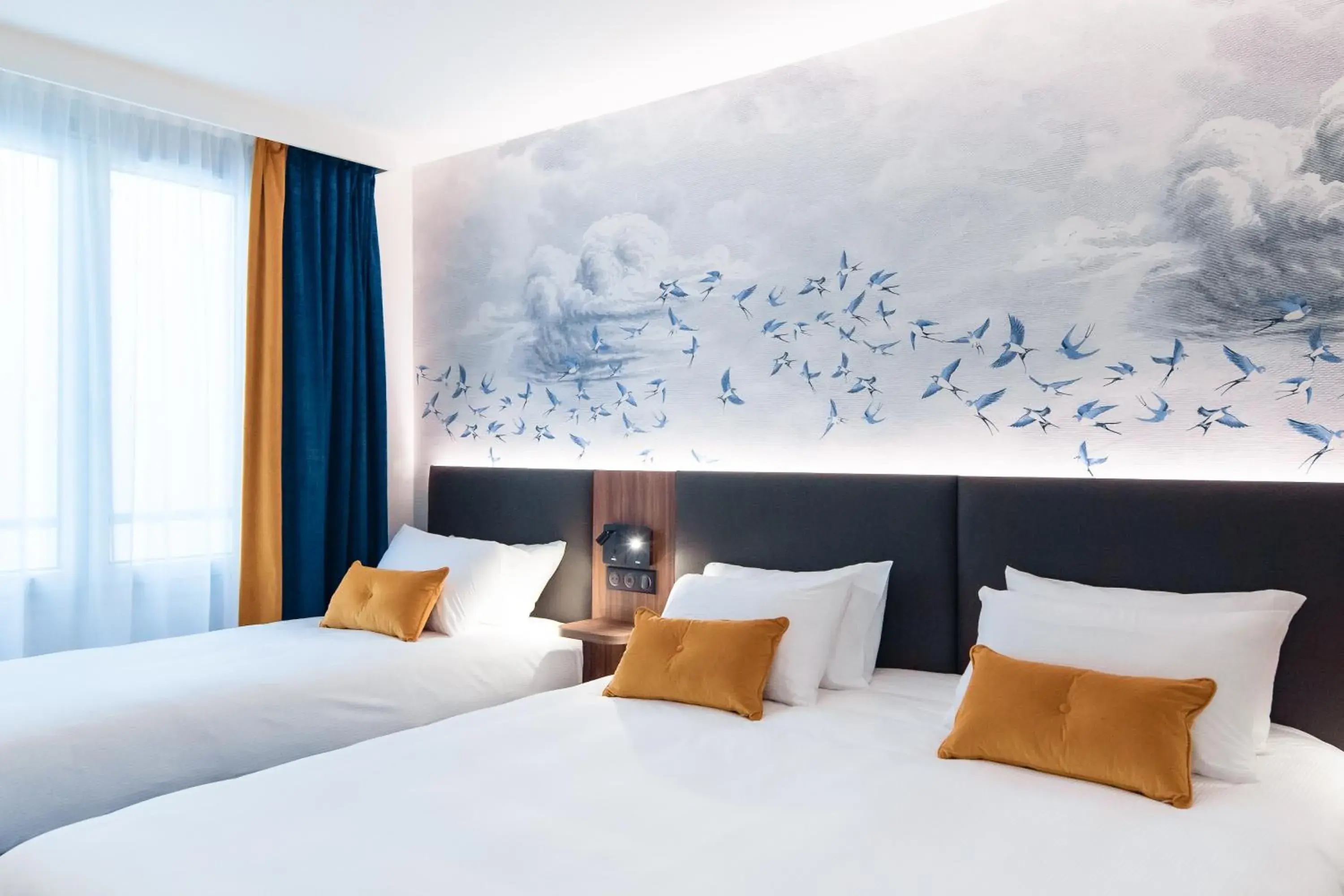 Standard Triple Room in Hotel Bleu de Grenelle - Tour Eiffel Standard Triple Room in Hotel Bleu de Grenelle - Tour Eiffel