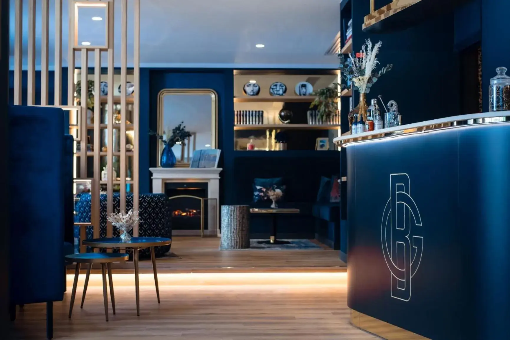 Lobby or reception in Hotel Bleu de Grenelle - Tour Eiffel Lobby or reception in Hotel Bleu de Grenelle - Tour Eiffel