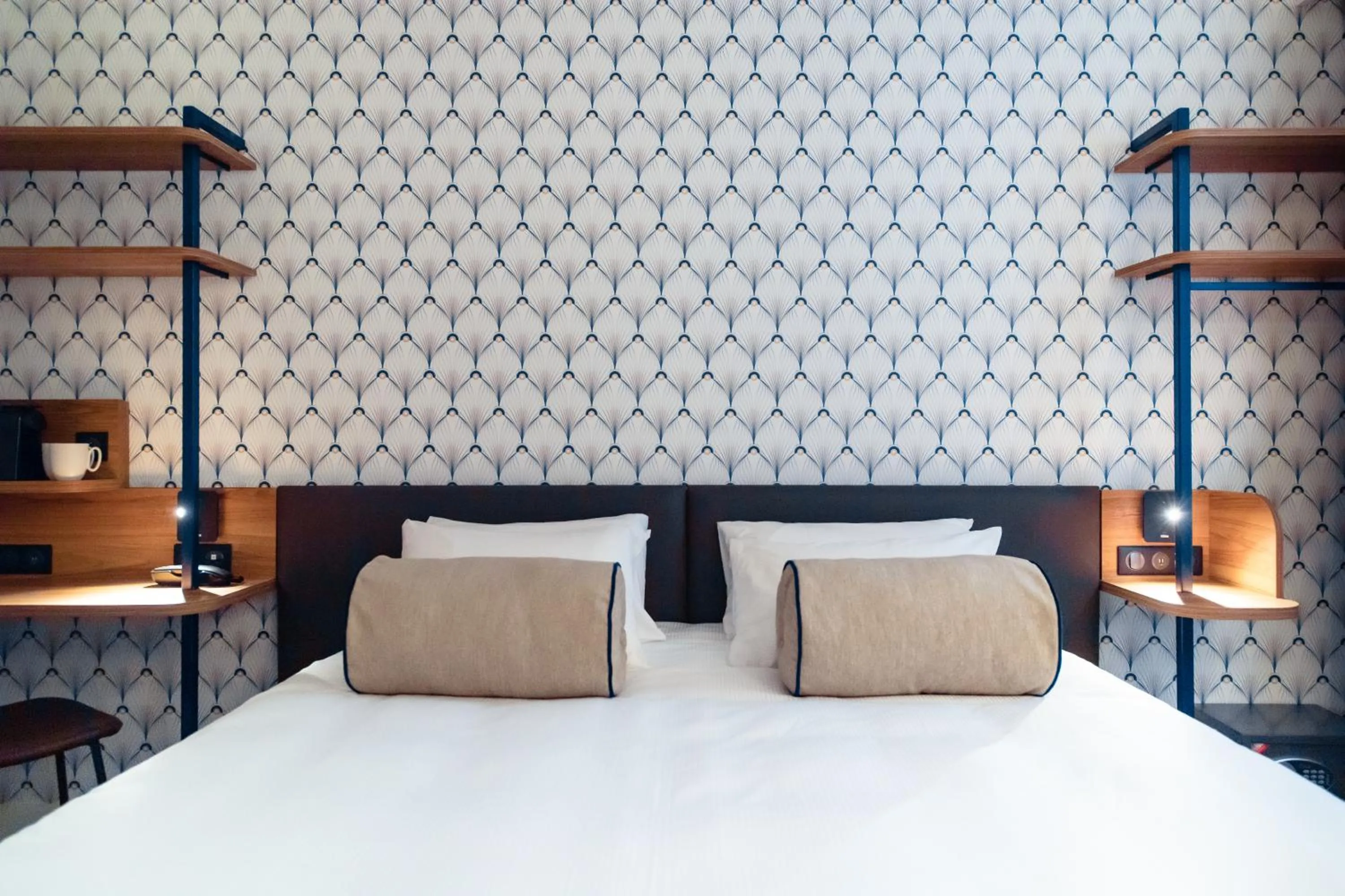 Bed in Hotel Bleu de Grenelle - Tour Eiffel