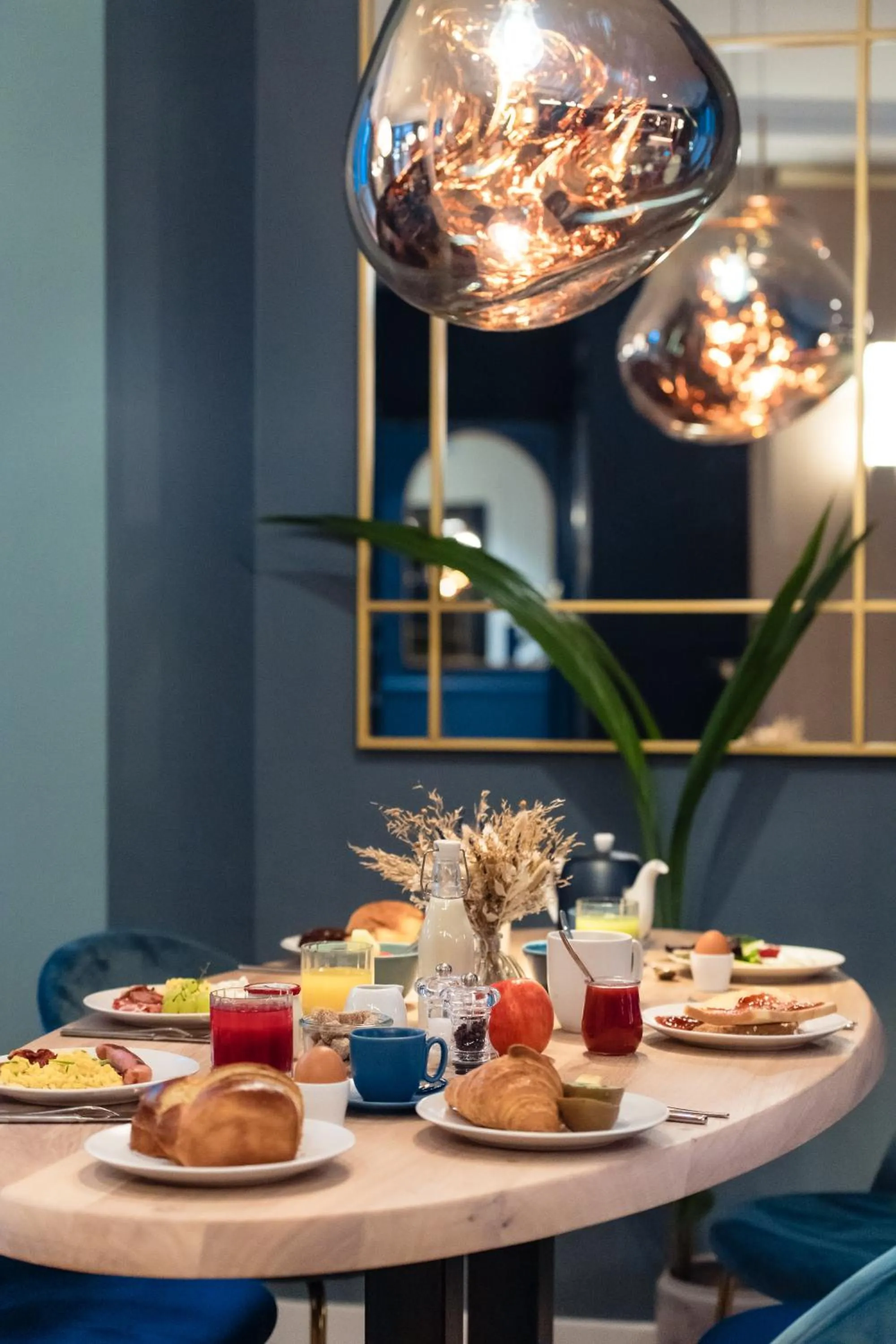 Breakfast in Hotel Bleu de Grenelle - Tour Eiffel