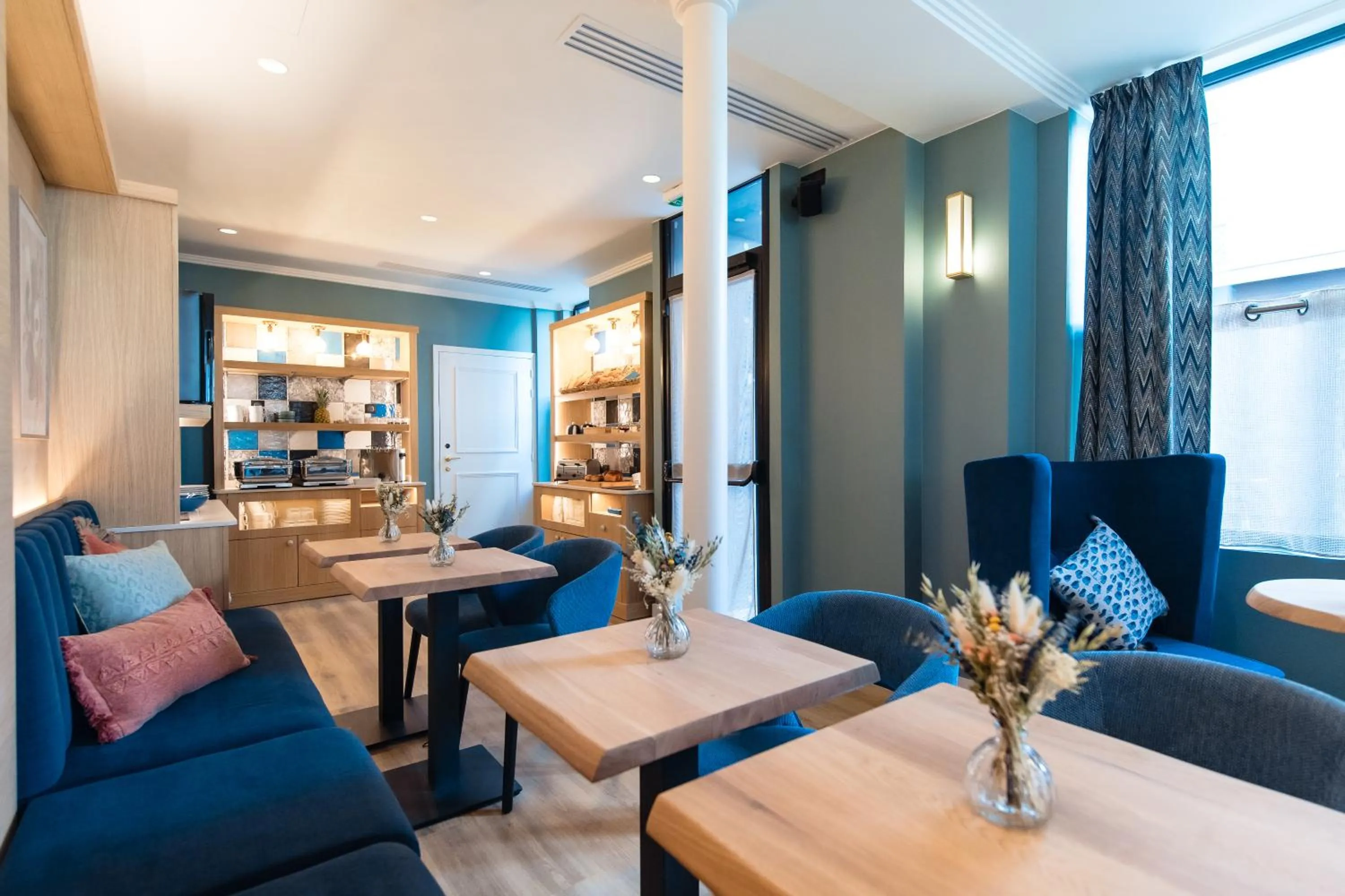 Buffet breakfast in Hotel Bleu de Grenelle - Tour Eiffel