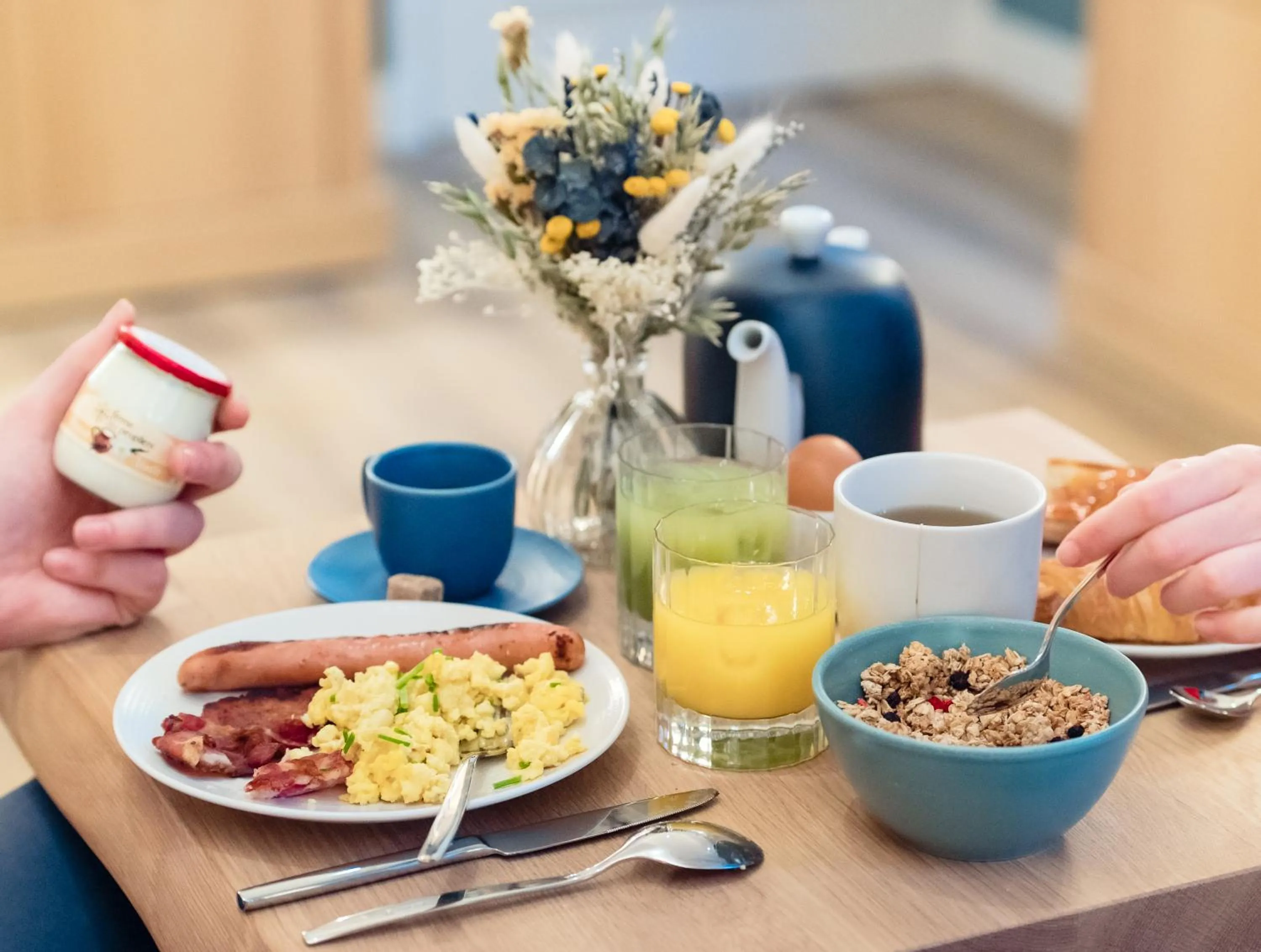 Breakfast in Hotel Bleu de Grenelle - Tour Eiffel